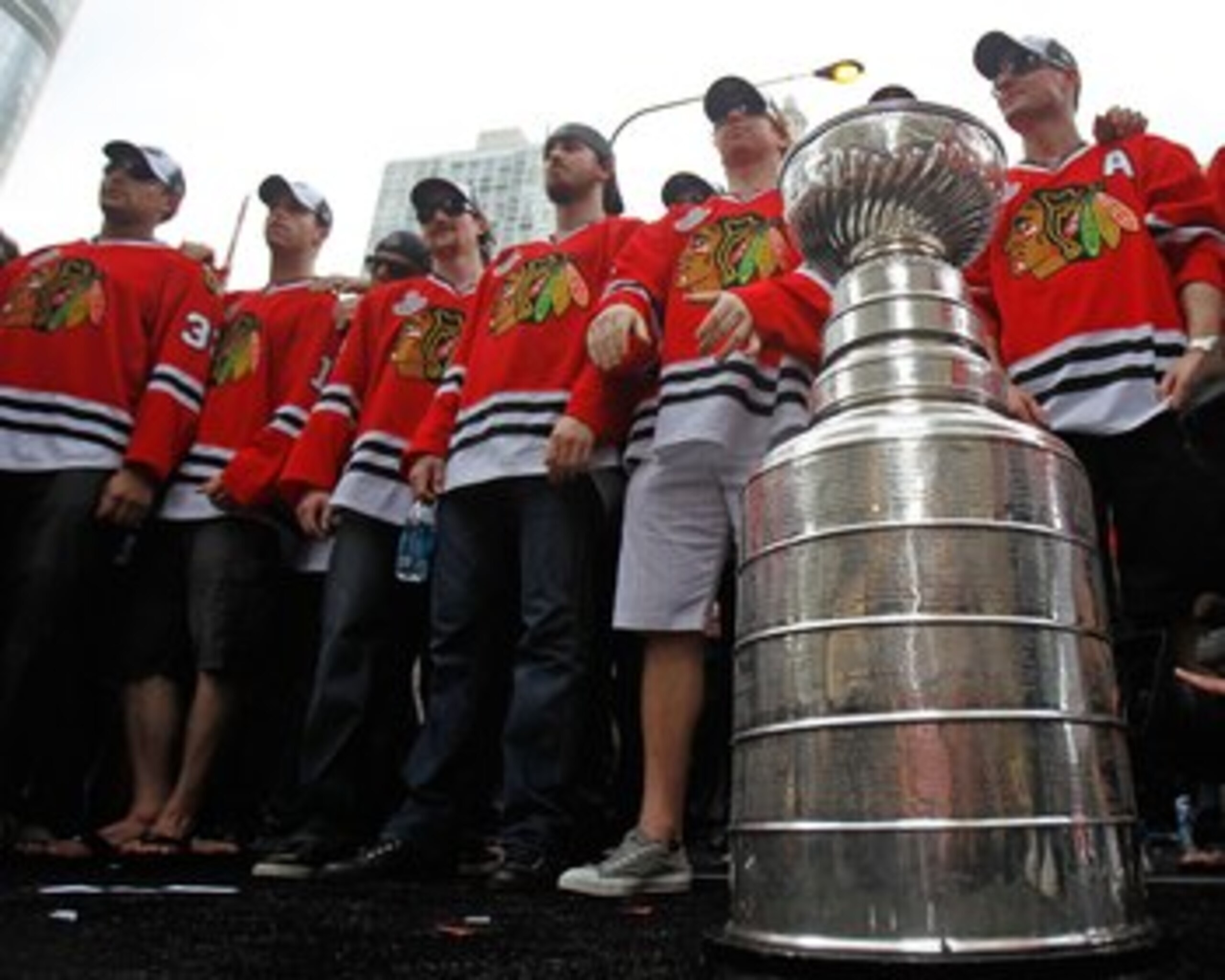 CHICAGO - JUNE 11: Members of the Chicago Blackhawks stand with the Stanley Cup during the Chicago Blackhawks Stanley Cup victory parade and rally on June 11, 2010 in Chicago, Illinois. (Photo by Jonathan Daniel/Getty Images)