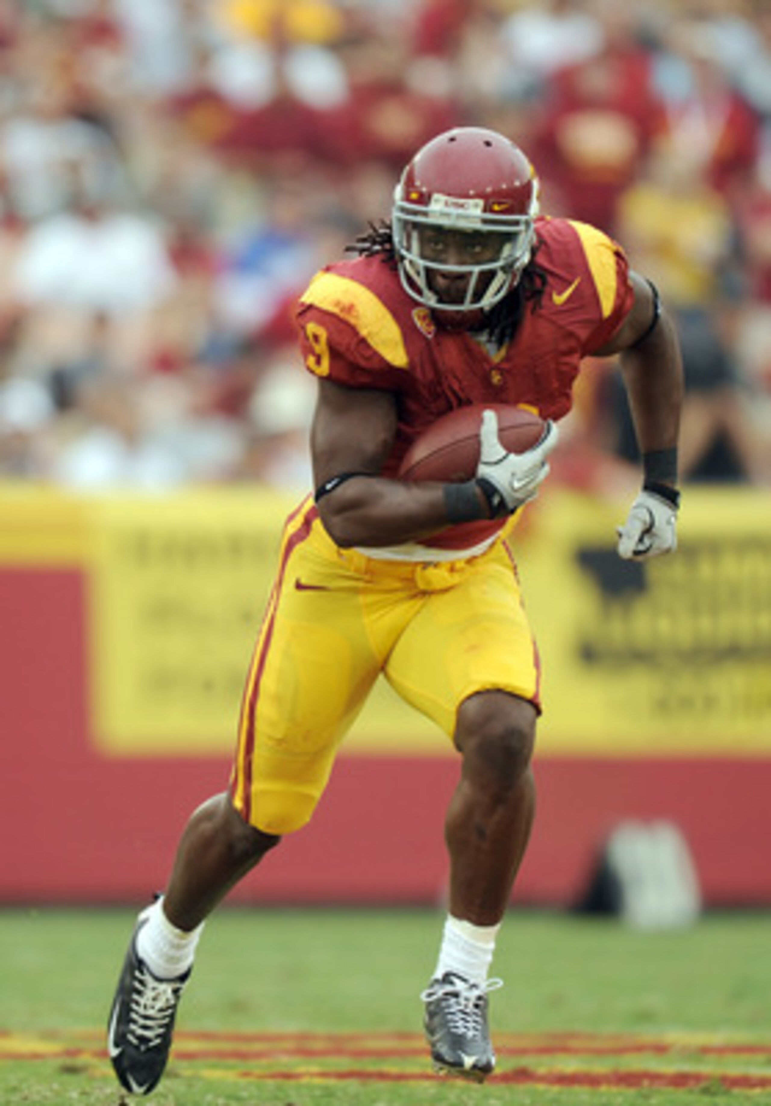 LOS ANGELES, CA - OCTOBER 16: David Ausberry #9 of the USC Trojans runs after a catch during the game against the California Golden Bears at Los Angeles Memorial Coliseum on October 16, 2010 in Los Angeles, California. (Photo by Harry How/Getty Images) LOS ANGELES, CA - OCTOBER 16: David Ausberry #9 of the USC Trojans runs after a catch during the game against the California Golden Bears at Los Angeles Memorial Coliseum on October 16, 2010 in Los Angeles, California. (Photo by Harry How/Getty Images)