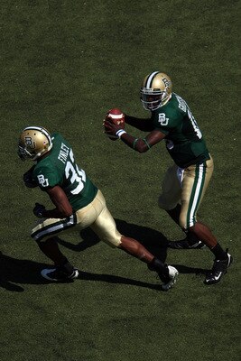 WACO, TX - OCTOBER 04:  Quarterback Robert Griffin #10 of the Baylor Bears drops back to pass against the Oklahoma Sooners at Floyd Casey Stadium on October 4, 2008 in Waco, Texas.  (Photo by Ronald Martinez/Getty Images)
