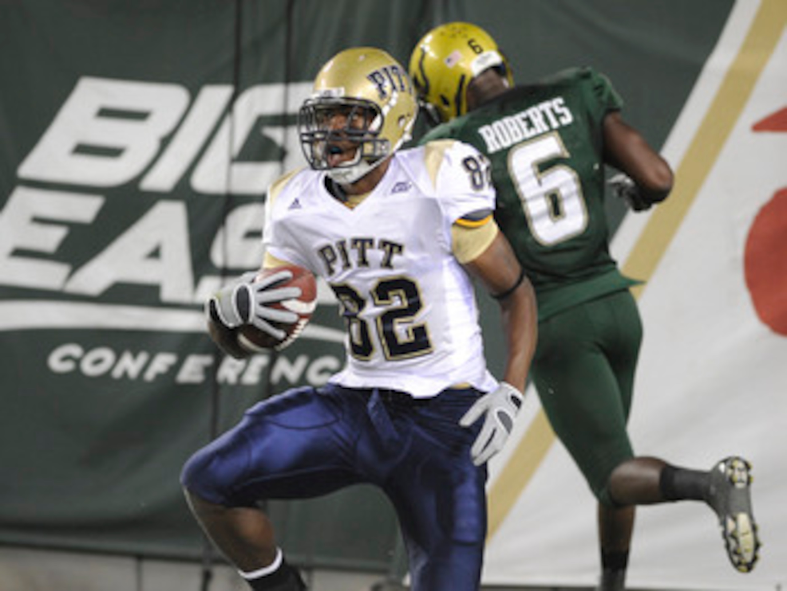 TAMPA, FL - OCTOBER 2: Wide receiver Jonathan Baldwin #82 of the Pittsburgh Panthers grabs a pass for a touchdown against the University of South Florida Bulls at Raymond James Stadium on October 2, 2008 in Tampa, Florida. (Photo by Al Messerschmidt/Get TAMPA, FL - OCTOBER 2: Wide receiver Jonathan Baldwin #82 of the Pittsburgh Panthers grabs a pass for a touchdown against the University of South Florida Bulls at Raymond James Stadium on October 2, 2008 in Tampa, Florida. (Photo by Al Messerschmidt/Get