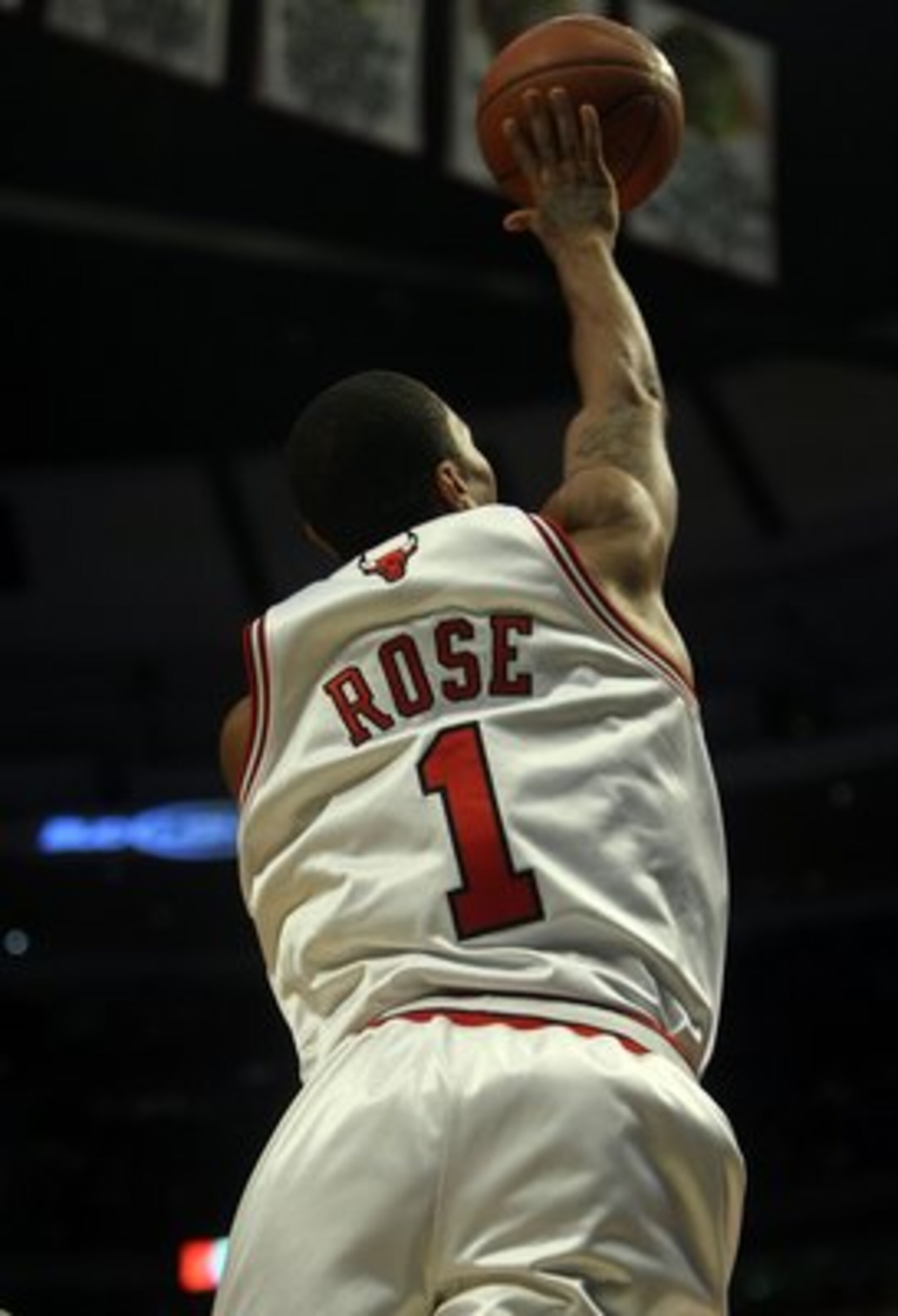 CHICAGO - DECEMBER 17: Derrick Rose #1 of the Chicago Bulls puts up s shot against the Los Angeles Clippers on December 17, 2008 at the United Center in Chicago, Illinois.The Bulls defeated the Clippers 115-109 in overtime. NOTE TO USER: User expressly ac