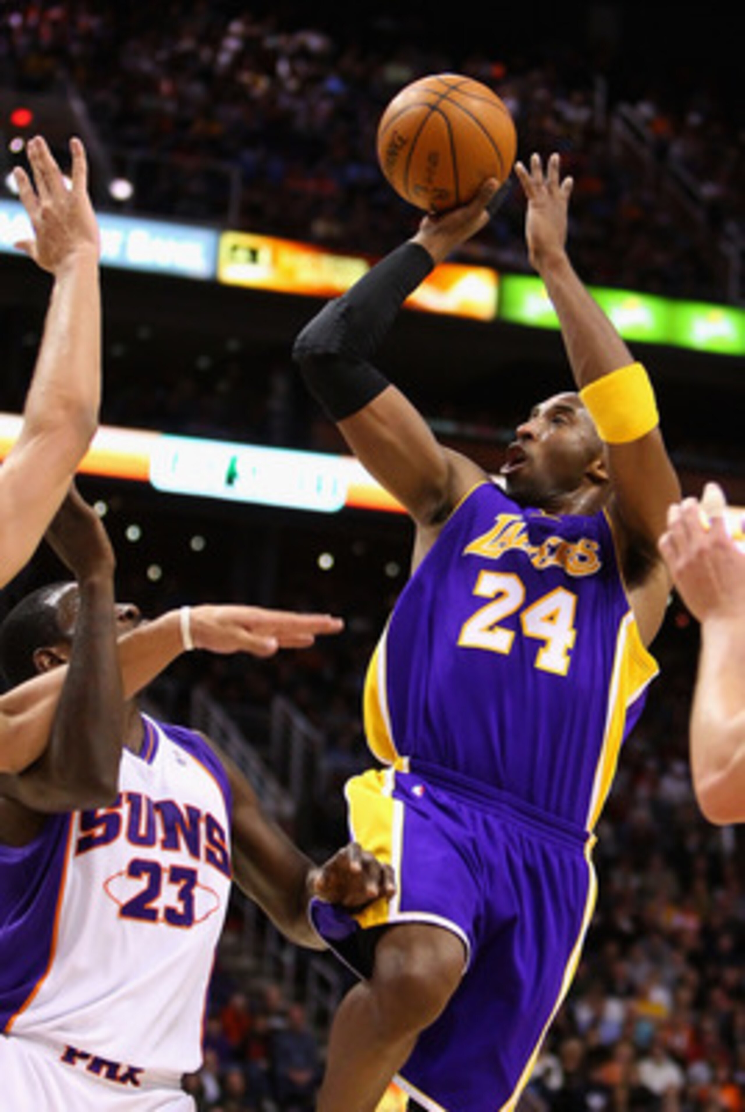 PHOENIX - DECEMBER 28:  Kobe Bryant #24 of the Los Angeles Lakers puts up a shot against the Phoenix Suns during the NBA game at US Airways Center on December 28, 2009 in Phoenix, Arizona. NOTE TO USER: User expressly acknowledges and agrees that, by down