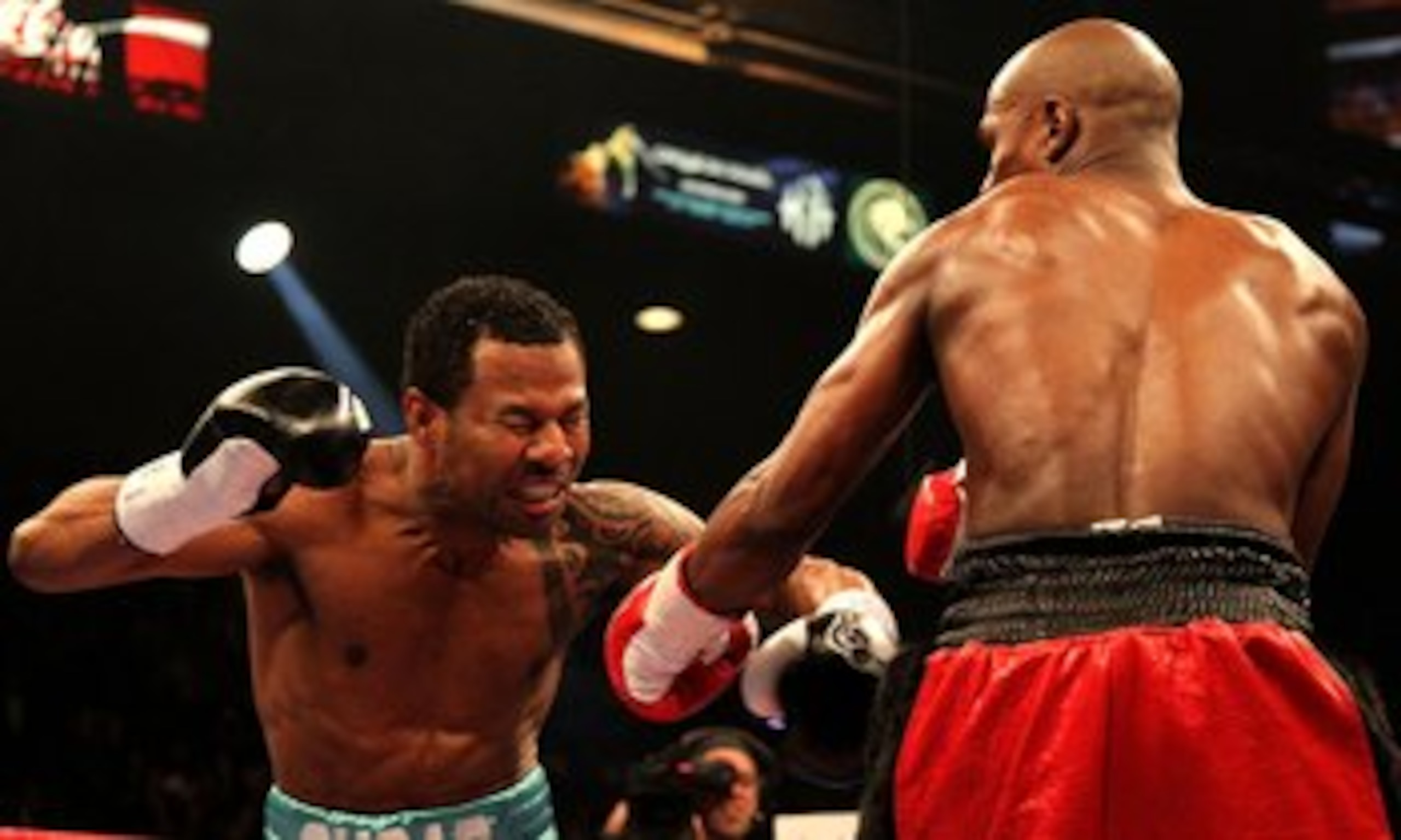 LAS VEGAS - MAY 01:  (R-L) Floyd Mayweather Jr. throws a left to the head of Shane Mosley during their welterweight fight at the MGM Grand Garden Arena on May 1, 2010 in Las Vegas, Nevada. Mayweather Jr. defeated Mosley by unanimous decison.  (Photo by Je
