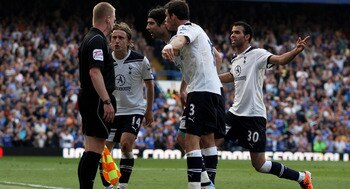 LONDON, ENGLAND - APRIL 30:  Tottenham players surround the lines man after a chelsea goal is controvertially awarded to Frank Lampard of Chelsea during the Barclays Premier League match between Chelsea and Tottenham Hotspur at Stamford Bridge on April 30
