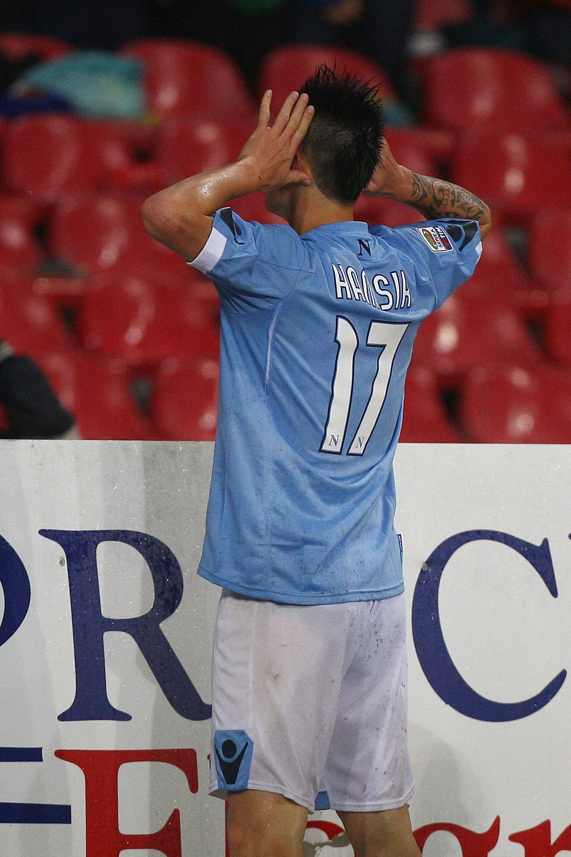 NAPLES, ITALY - APRIL 30:  Marek Hamsik of SSC Napoli celebrates after scoring the opening goal during the Serie A match between SSC Napoli and Genoa CFC at Stadio San Paolo on April 30, 2011 in Naples, Italy.  (Photo by Paolo Bruno/Getty Images)