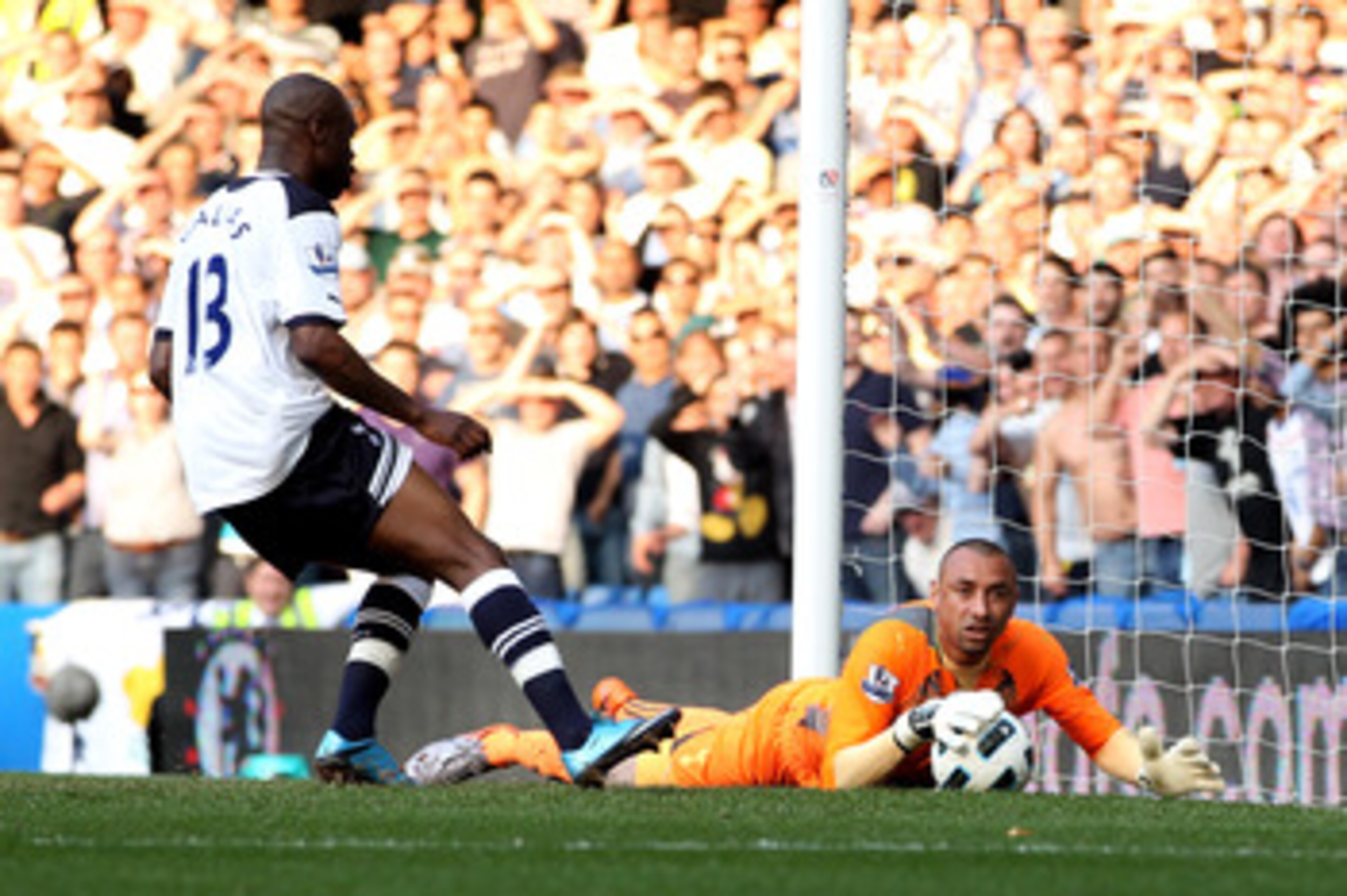 LONDON, ENGLAND - APRIL 30:  Heurelho Gomes of Spurs attempts to save the shot from Frank Lampard of Chelsea during the Barclays Premier League match between Chelsea and Tottenham Hotspur at Stamford Bridge on April 30, 2011 in London, England.  The Goal 
