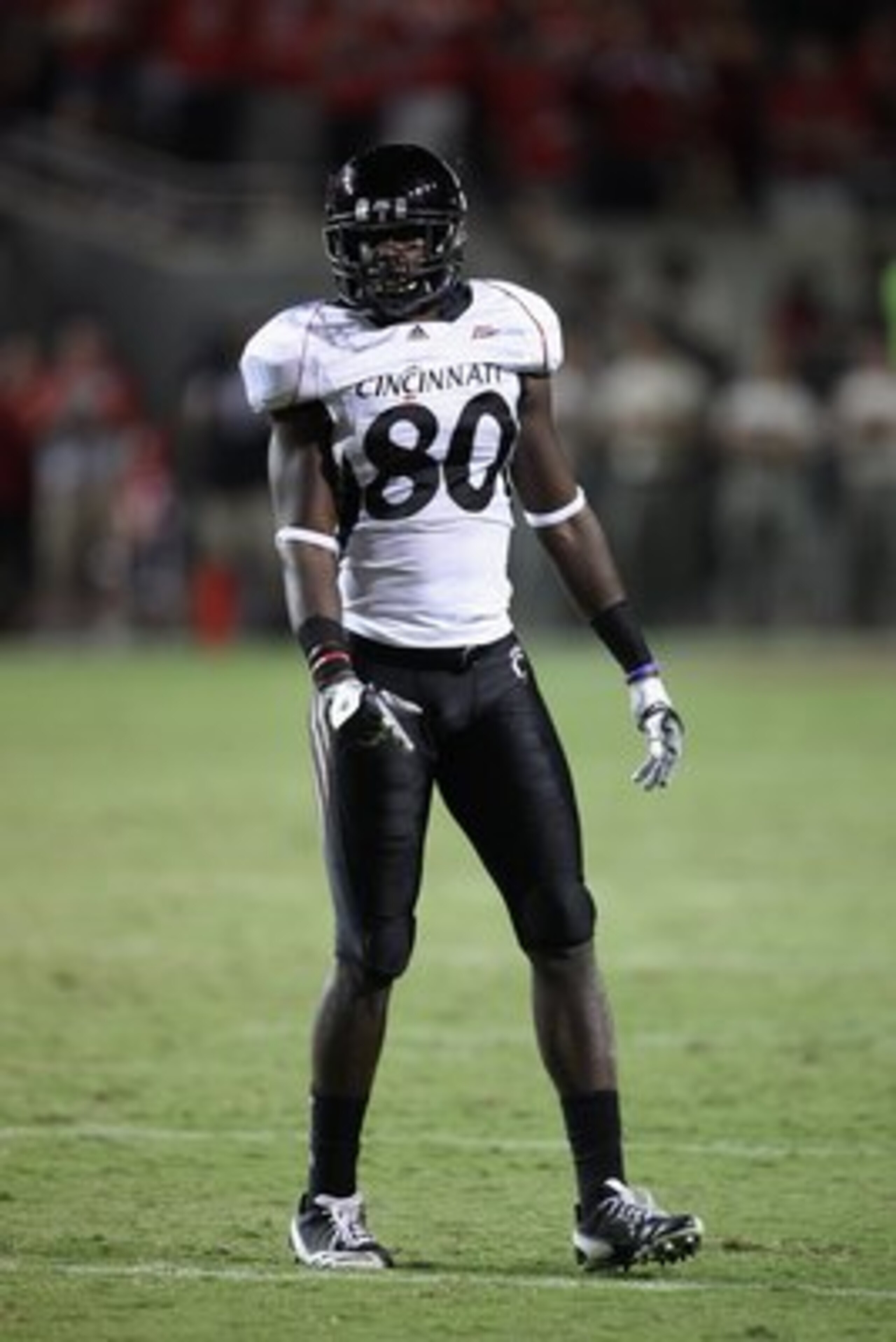 RALEIGH, NC - SEPTEMBER 16:  Armon Binns #80 of the Cincinnati Bearcats against the North Carolina State Wolfpack during their game at Carter-Finley Stadium on September 16, 2010 in Raleigh, North Carolina.  (Photo by Streeter Lecka/Getty Images)