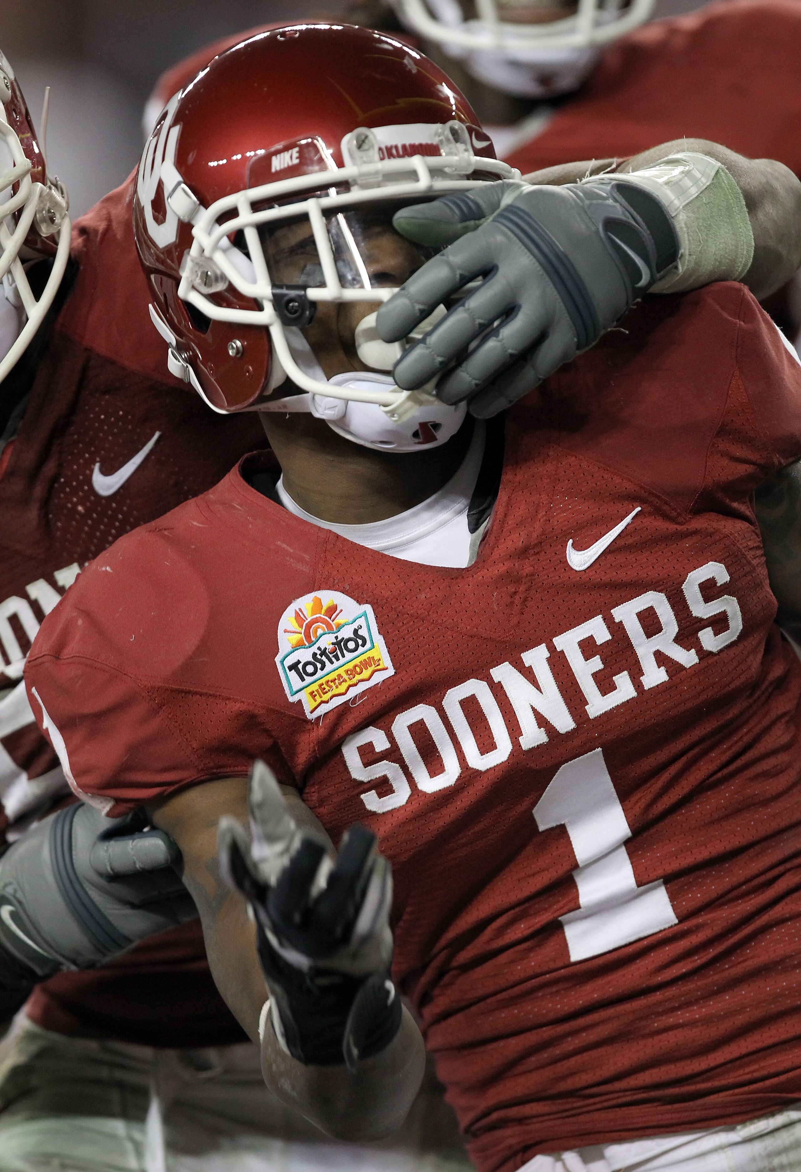GLENDALE, AZ - JANUARY 01: Tony Jefferson #1 of the Oklahoma Sooners reacts while taking on the Connecticut Huskies during the Tostitos Fiesta Bowl at the Universtity of Phoenix Stadium on January 1, 2011 in Glendale, Arizona. (Photo by Ronald Martinez/ GLENDALE, AZ - JANUARY 01: Tony Jefferson #1 of the Oklahoma Sooners reacts while taking on the Connecticut Huskies during the Tostitos Fiesta Bowl at the Universtity of Phoenix Stadium on January 1, 2011 in Glendale, Arizona. (Photo by Ronald Martinez/