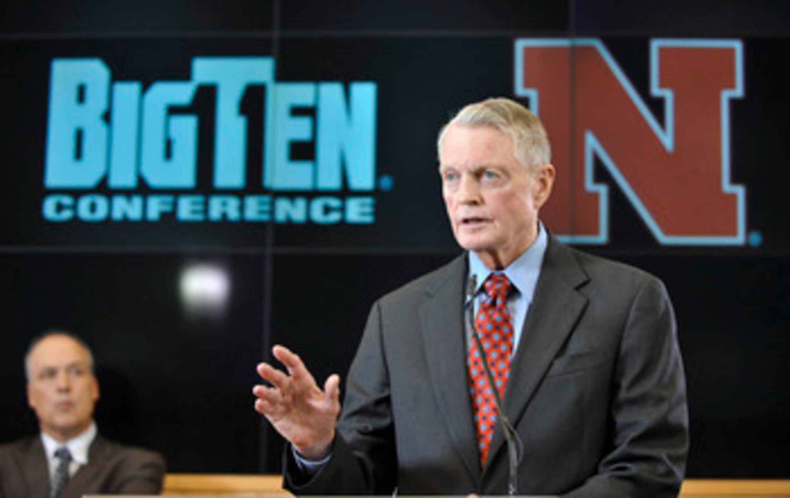 LINCOLN, NEÐ JUNE 11: University of Nebraska Athletic Director Tom Osbourne informs members of the media that the University of Nebraska has been accepted into the Big Ten conference in Lincoln, Neb. June 11th, 2010.  The university will begin integration