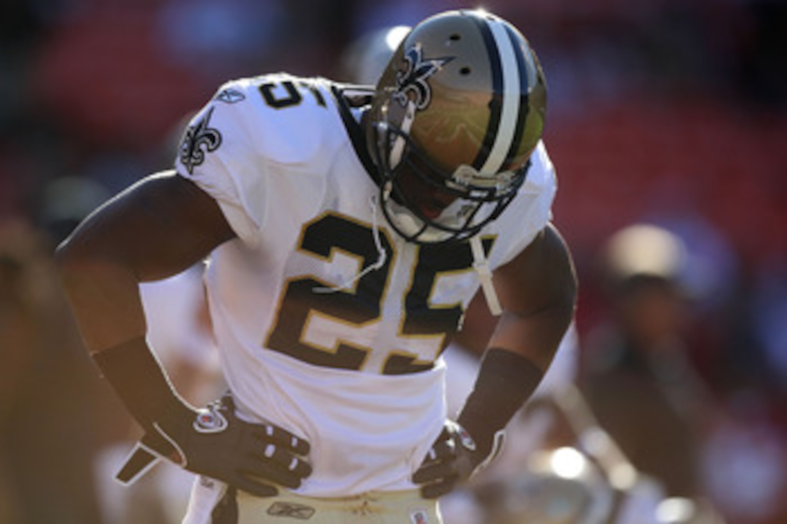 SAN FRANCISCO - SEPTEMBER 20:  Reggie Bush #25 of the New Orleans Saints warms up against the San Francisco 49ers during an NFL game at Candlestick Park on September 20, 2010 in San Francisco, California.  (Photo by Jed Jacobsohn/Getty Images)