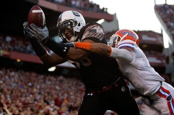 COLUMBIA, SC - NOVEMBER 14:  The Florida Gators try to stop a touchdown catch by Weslye Saunders #88 of the South Carolina Gamecocks during their game at Williams-Brice Stadium on November 14, 2009 in Columbia, South Carolina.  (Photo by Streeter Lecka/Ge