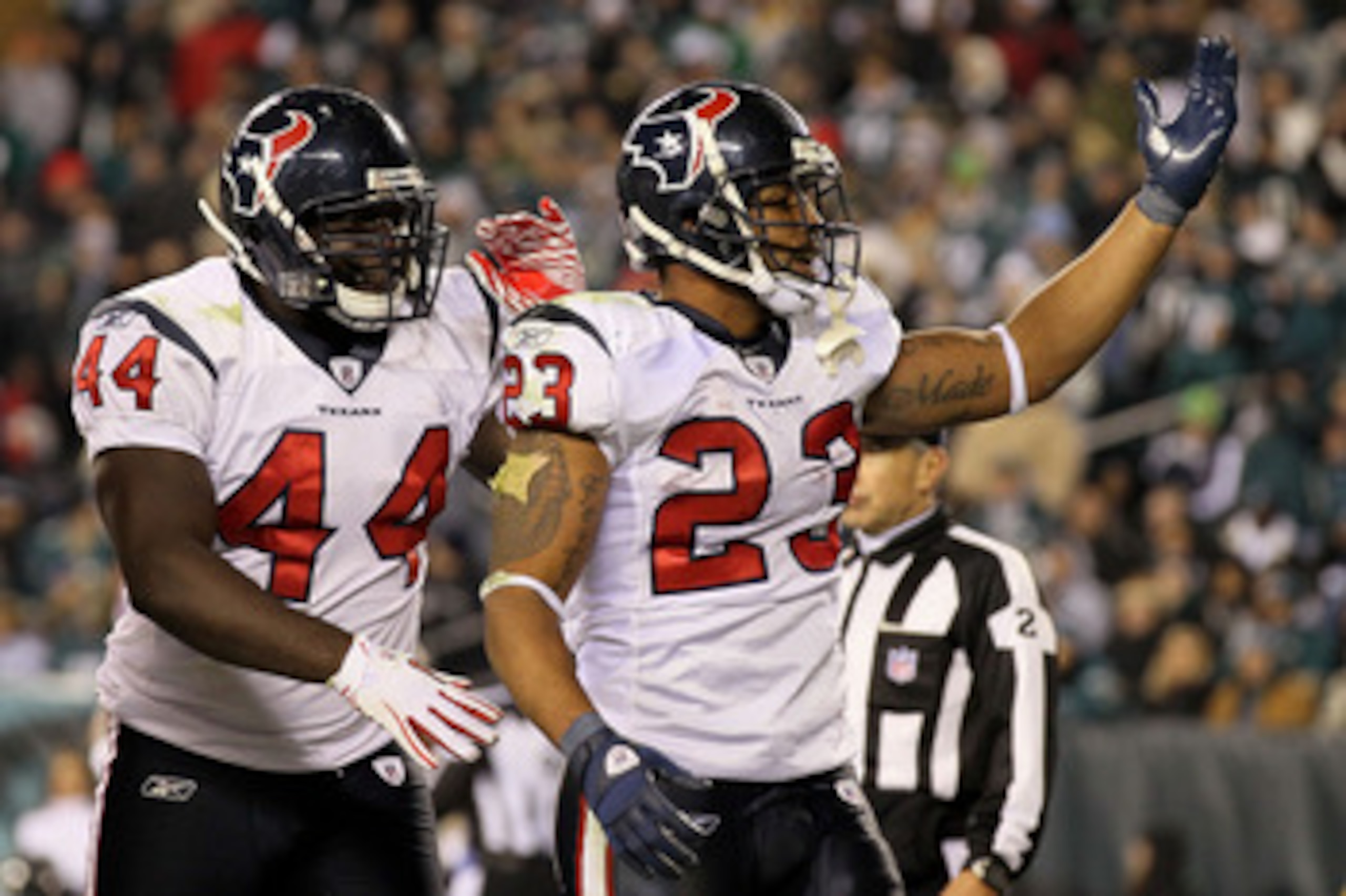 PHILADELPHIA, PA - DECEMBER 02: Arian Foster #23 and Vonta Leach #44 of the Houston Texans celebrate after Foster scored on a 14-yard touchdown reception in the third quarter against the Philadelphia Eagles at Lincoln Financial Field on December 2, 2010 PHILADELPHIA, PA - DECEMBER 02: Arian Foster #23 and Vonta Leach #44 of the Houston Texans celebrate after Foster scored on a 14-yard touchdown reception in the third quarter against the Philadelphia Eagles at Lincoln Financial Field on December 2, 2010
