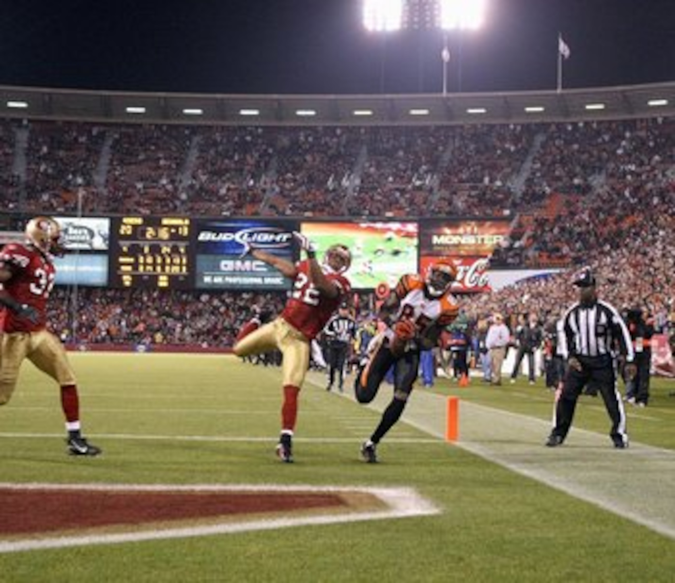 SAN FRANCISCO - DECEMBER 15: Chad Johnson #85 of the Cincinnati Bengals can't catch a pass in the endzone in the fourth quarter over Nate Clements #22 of the San Francisco 49ers during an NFL game on December 15, 2007 at Monster Park in San Francisco, Cal
