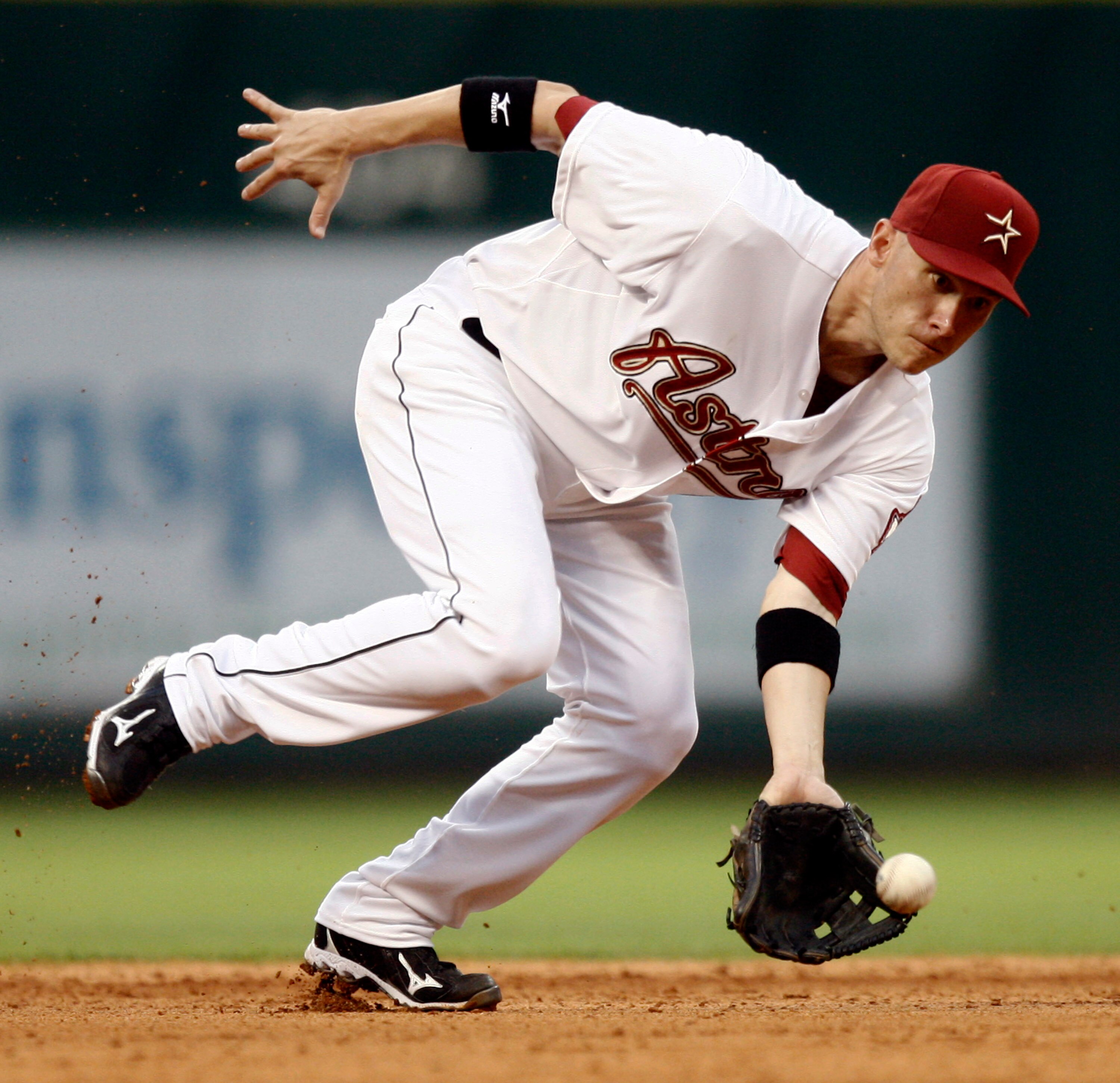 HOUSTON - APRIL 30:  Shortstop Clint Barmes #12 of the Houston Astros fields a ground ball against the Milwaukee Brewers at Minute Maid Park on April 30, 2011 in Houston, Texas.  (Photo by Bob Levey/Getty Images)