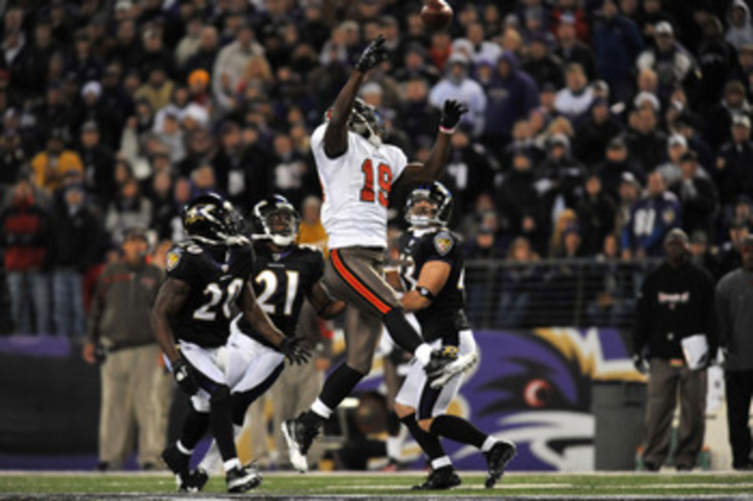 BALTIMORE, MD - NOVEMBER 28:  Mike Williams #19 of the Tampa Bay Buccaneers can't make this catch against the Baltimore Ravens at M&T Bank Stadium on November 28, 2010 in Baltimore, Maryland. The Ravens led the Buccaneers at the half 17-3. (Photo by Larry