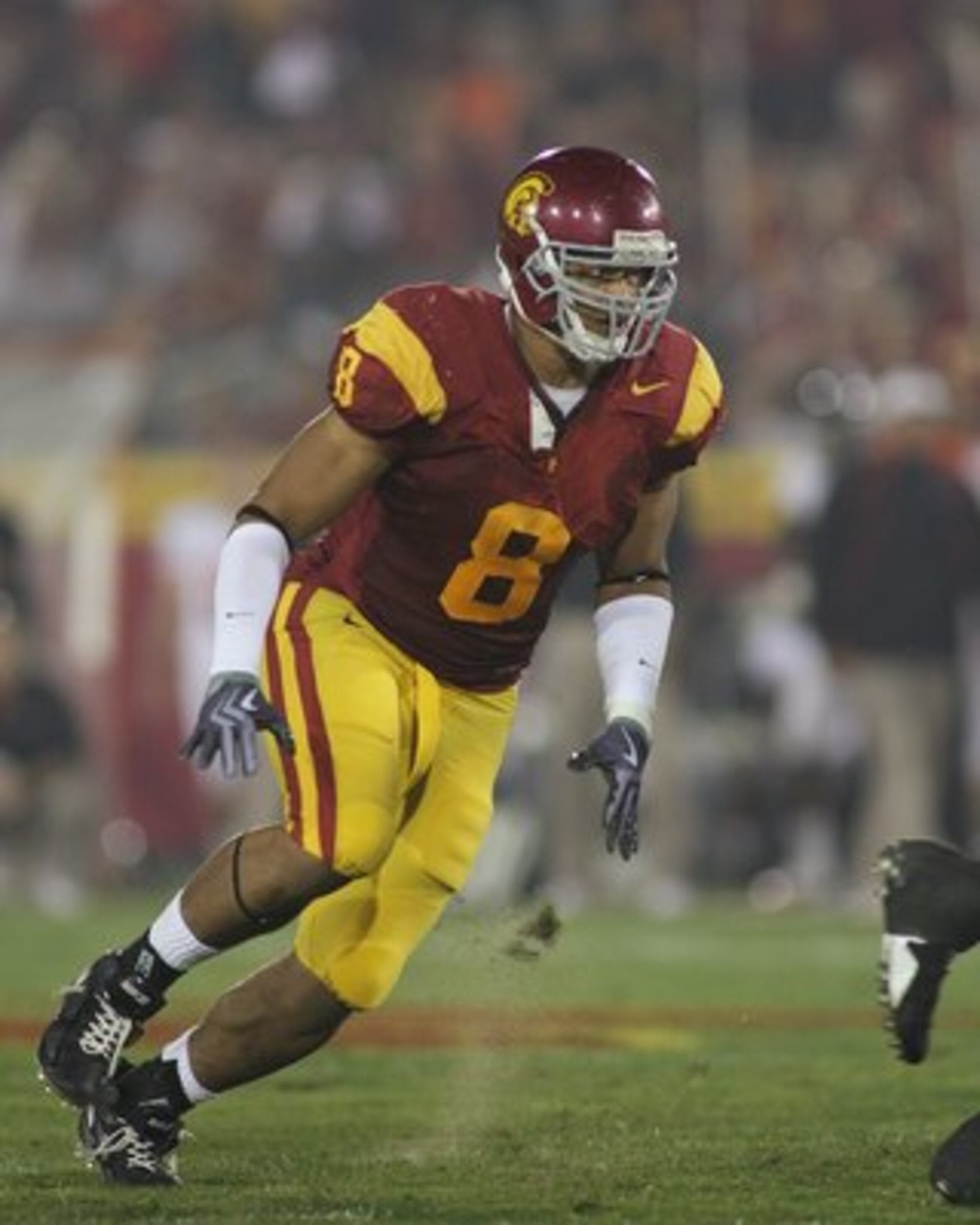 LOS ANGELES, CA - OCTOBER 24:  Nick Perry #8 of the USC Trojans rushes against the Oregon State Beavers on October 24, 2009 at the Los Angeles Coliseum in Los Angeles, California.  USC won 42-36.  (Photo by Jeff Golden/Getty Images)