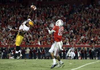 TUCSON, AZ - DECEMBER 02:  Wide receiver Juron Criner #82 of the Arizona Wildcats catches a 52 yard touchdown reception past LeQuan Lewis #5 of the Arizona State Sun Devils during the college football game at Arizona Stadium on December 2, 2010 in Tucson,