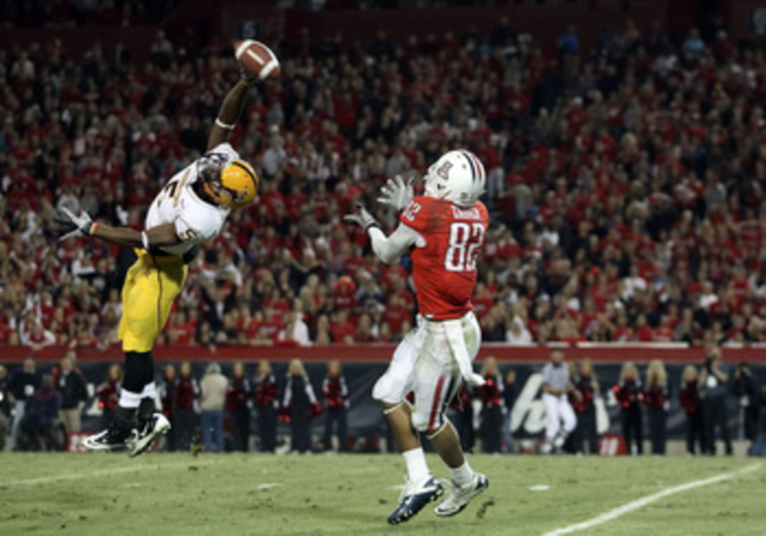 TUCSON, AZ - DECEMBER 02:  Wide receiver Juron Criner #82 of the Arizona Wildcats catches a 52 yard touchdown reception past LeQuan Lewis #5 of the Arizona State Sun Devils during the college football game at Arizona Stadium on December 2, 2010 in Tucson,