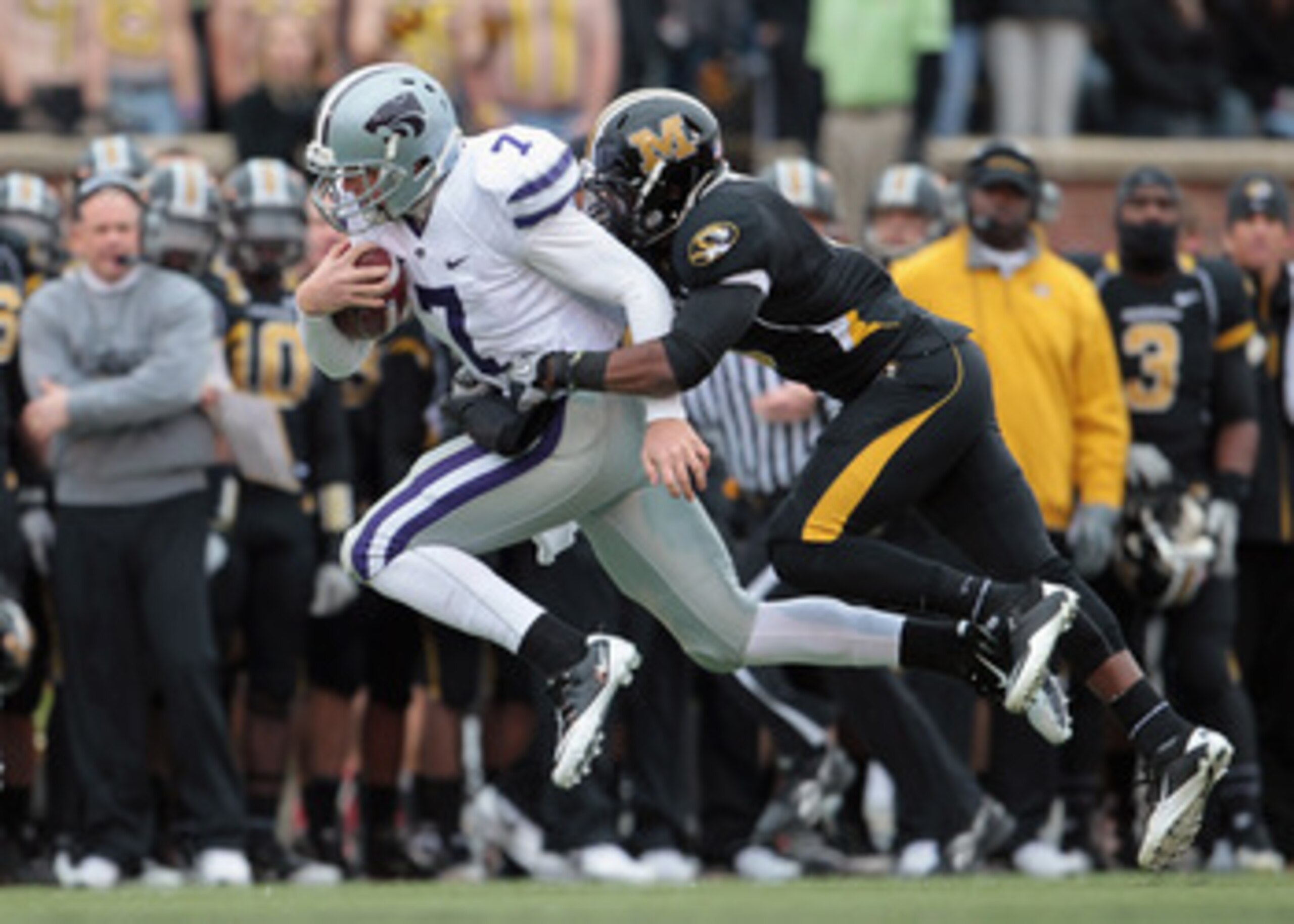 COLUMBIA, MO - NOVEMBER 13:  Quarterback Collin Klein #7 of the Kansas State Wildcats carries the ball during the game against the Missouri Tigers on November 13, 2010 at Faurot Field/Memorial Stadium in Columbia, Missouri.  (Photo by Jamie Squire/Getty I