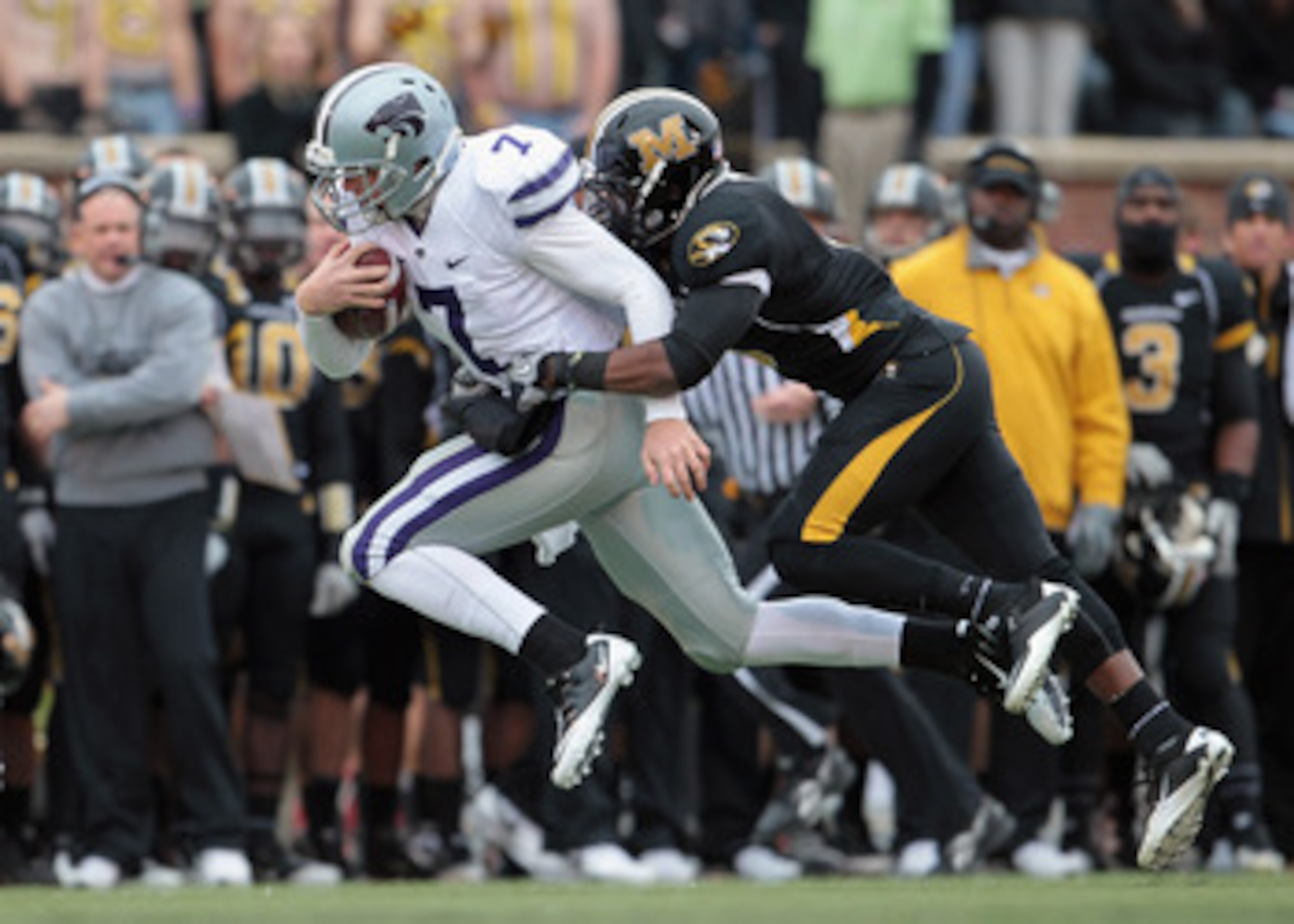 COLUMBIA, MO - NOVEMBER 13:  Quarterback Collin Klein #7 of the Kansas State Wildcats carries the ball during the game against the Missouri Tigers on November 13, 2010 at Faurot Field/Memorial Stadium in Columbia, Missouri.  (Photo by Jamie Squire/Getty I