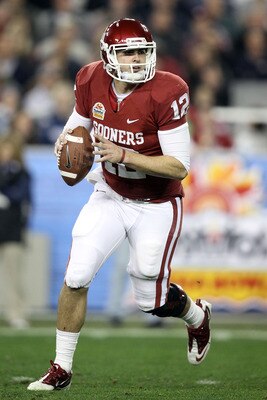 GLENDALE, AZ - JANUARY 01: Landry Jones #12 of the Oklahoma Sooners throws the ball against the Connecticut Huskies during the Tostitos Fiesta Bowl at the Universtity of Phoenix Stadium on January 1, 2011 in Glendale, Arizona. (Photo by Christian Peters GLENDALE, AZ - JANUARY 01: Landry Jones #12 of the Oklahoma Sooners throws the ball against the Connecticut Huskies during the Tostitos Fiesta Bowl at the Universtity of Phoenix Stadium on January 1, 2011 in Glendale, Arizona. (Photo by Christian Peters