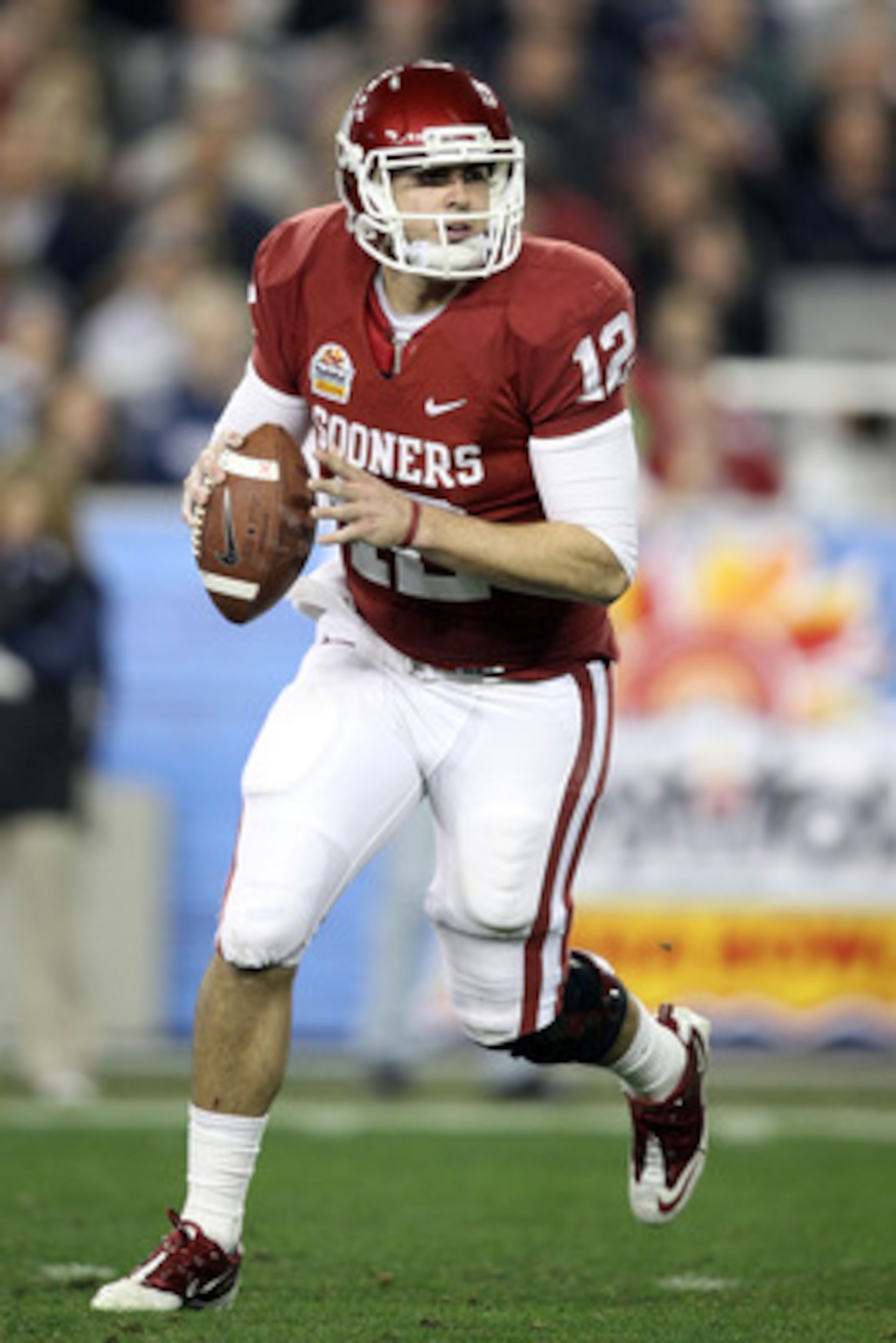 GLENDALE, AZ - JANUARY 01:  Landry Jones #12 of the Oklahoma Sooners throws the ball against the Connecticut Huskies during the Tostitos Fiesta Bowl at the Universtity of Phoenix Stadium on January 1, 2011 in Glendale, Arizona.  (Photo by Christian Peters