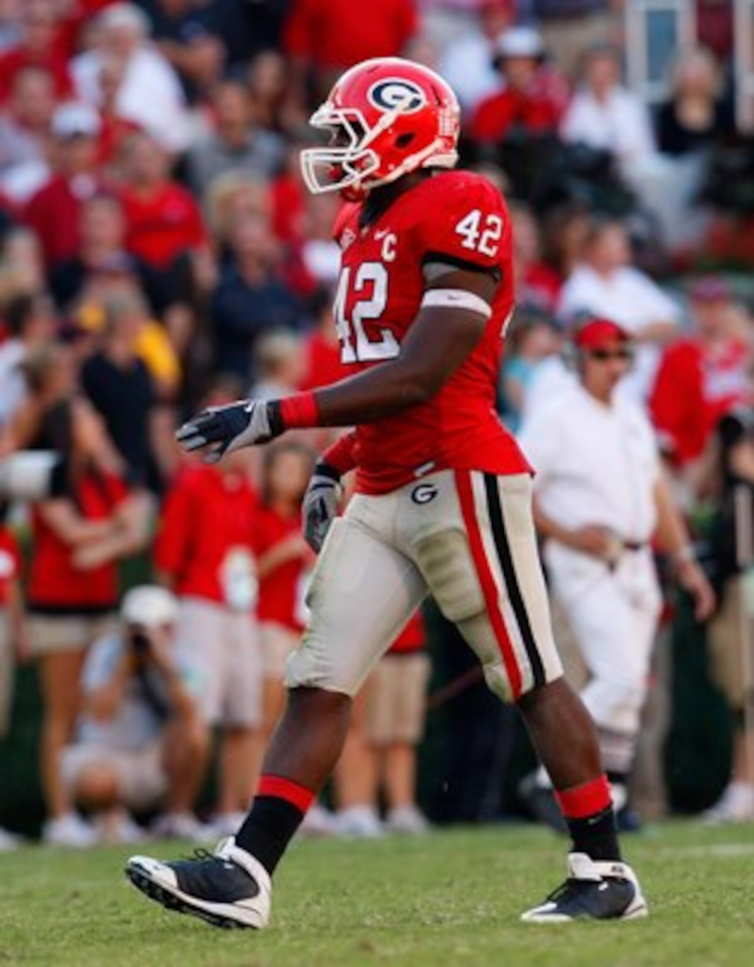 ATHENS, GA - OCTOBER 03:  Justin Houston #42 of the Georgia Bulldogs against the Louisiana State University Tigers at Sanford Stadium on October 3, 2009 in Athens, Georgia.  (Photo by Kevin C. Cox/Getty Images)