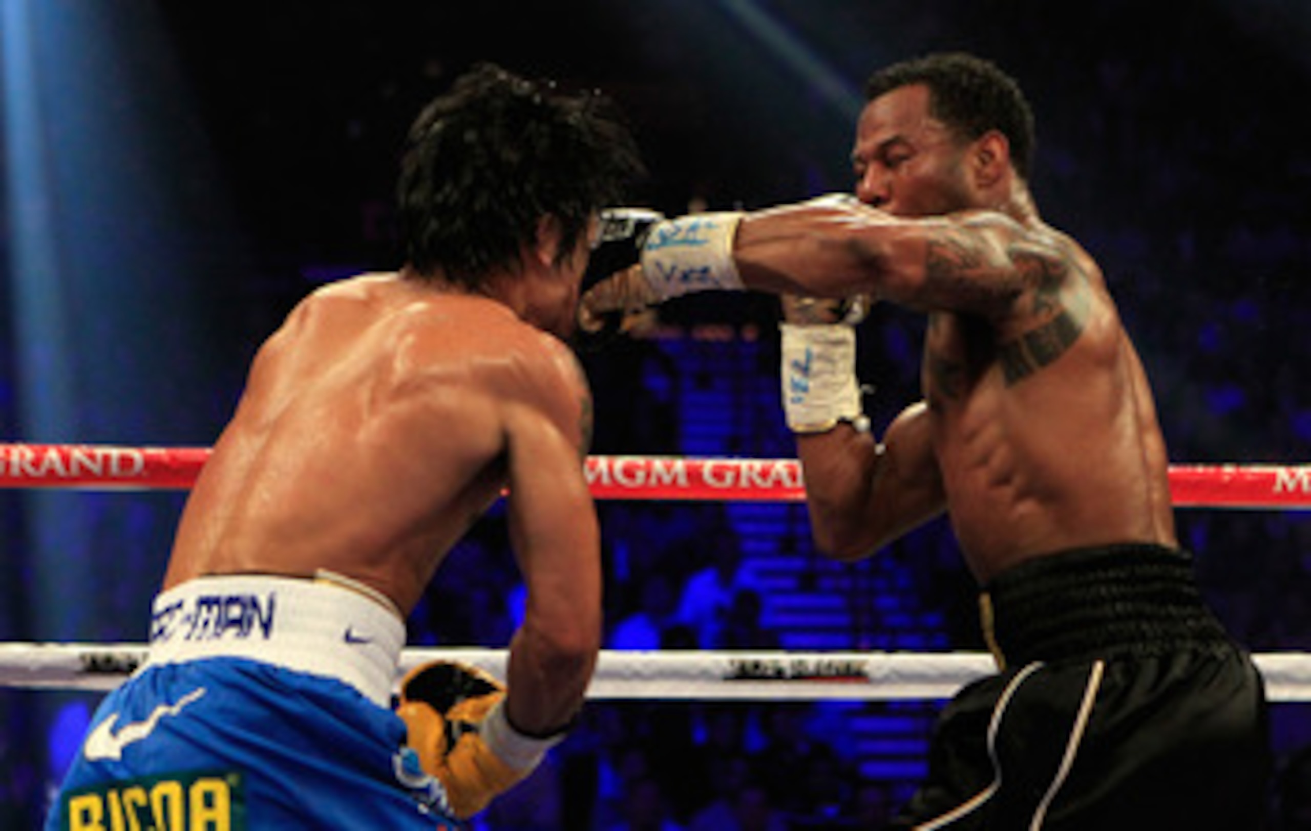 LAS VEGAS, NV - MAY 07:  (R-L) Shane Mosley connects with a left to the face of Manny Pacquiao of the Philippines in the WBO welterweight title fight at MGM Grand Garden Arena on May 7, 2011 in Las Vegas, Nevada.  (Photo by Chris Trotman/Getty Images)