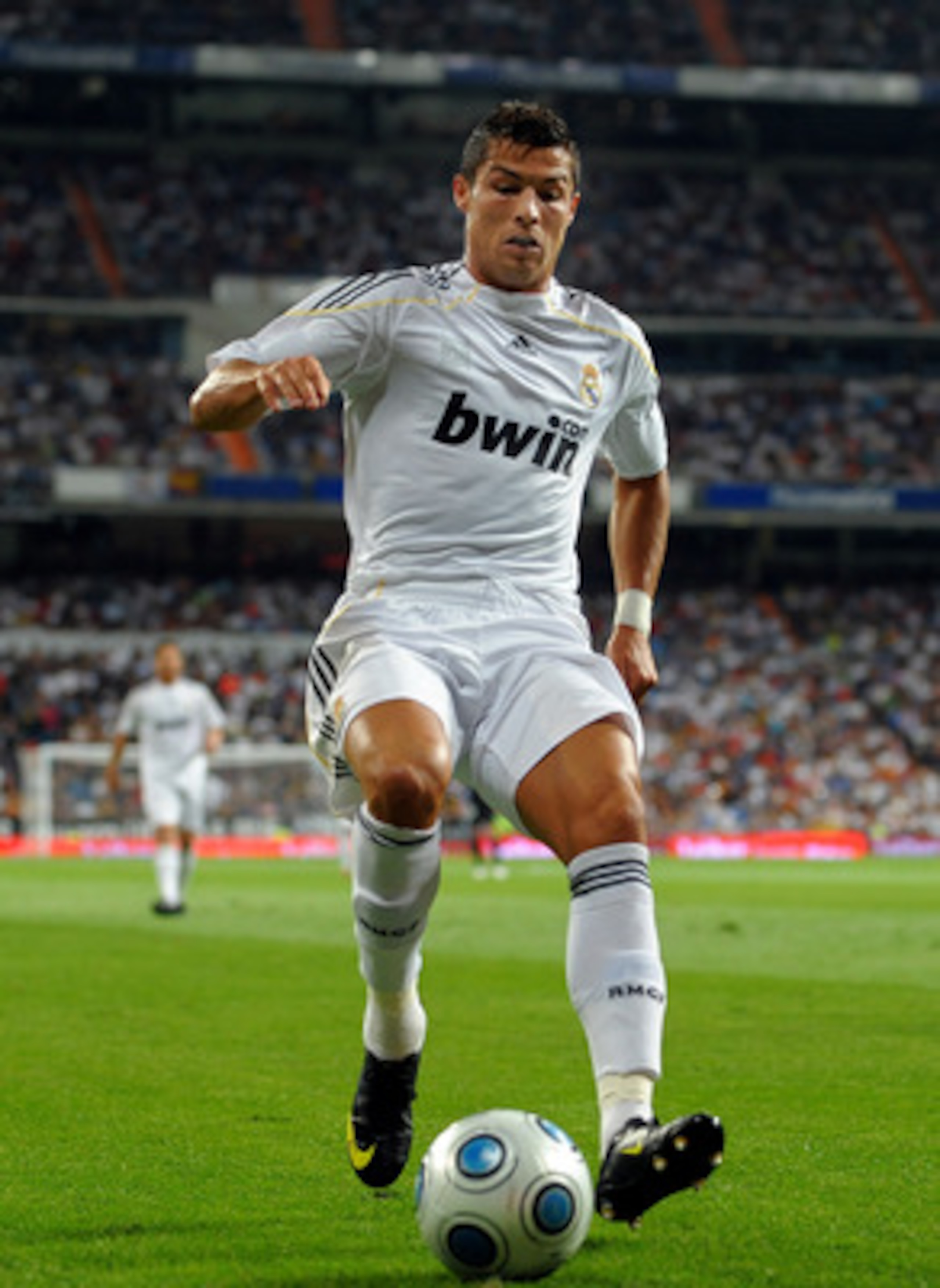 MADRID, SPAIN - AUGUST 24:  Cristiano Ronaldo of Real Madrid controls the ball during the Santiago Bernabeu Trophy match between Real Madrid and Rosenborg at the Santiago Bernabeu stadium on August 24, 2009 in Madrid, Spain.  (Photo by Jasper Juinen/Getty