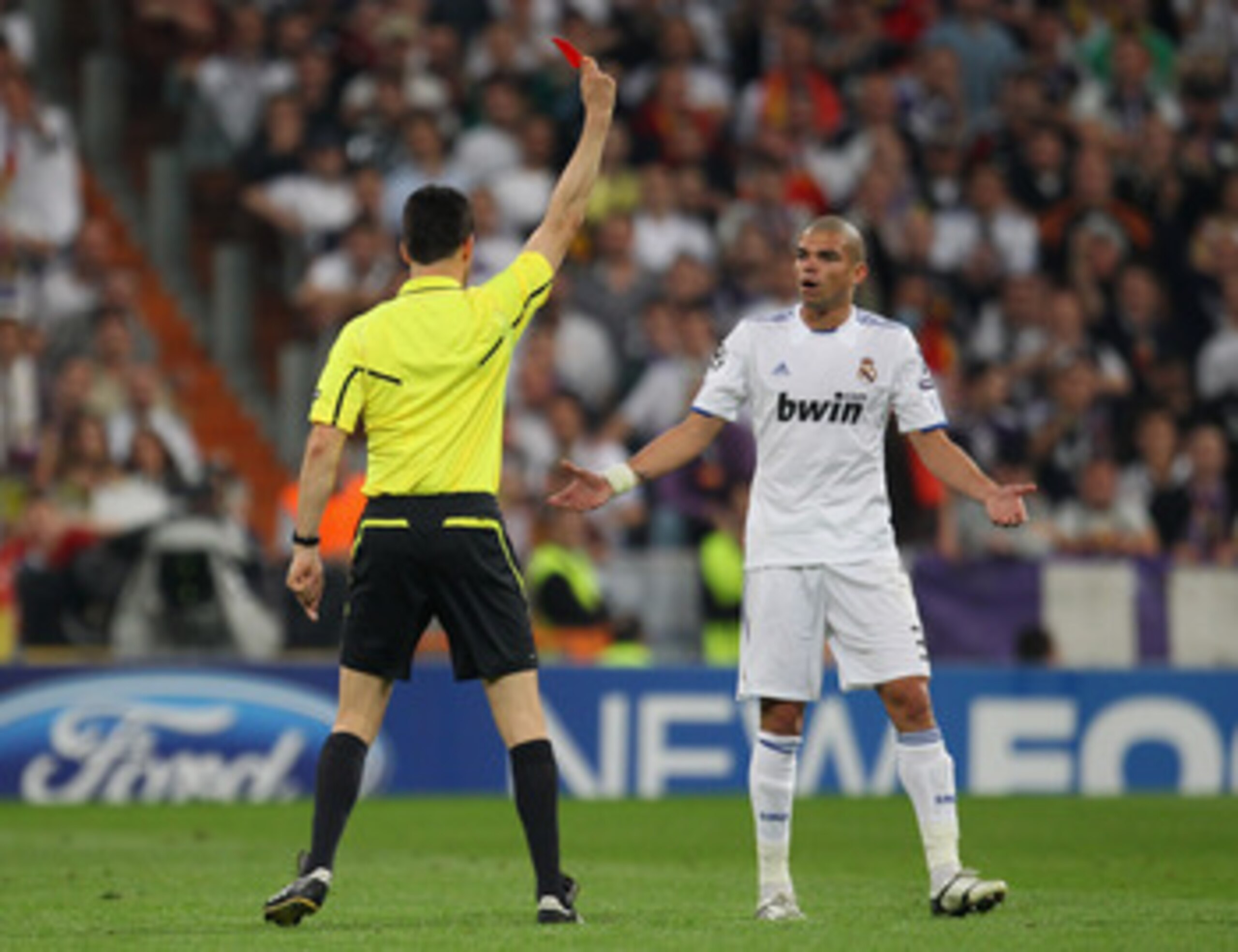 MADRID, SPAIN - APRIL 27:  Pepe of Real Madrid is sent off by Wolfgang Stark during the UEFA Champions League Semi Final first leg match between Real Madrid and Barcelona at Estadio Santiago Bernabeu on April 27, 2011 in Madrid, Spain.  (Photo by Alex Liv