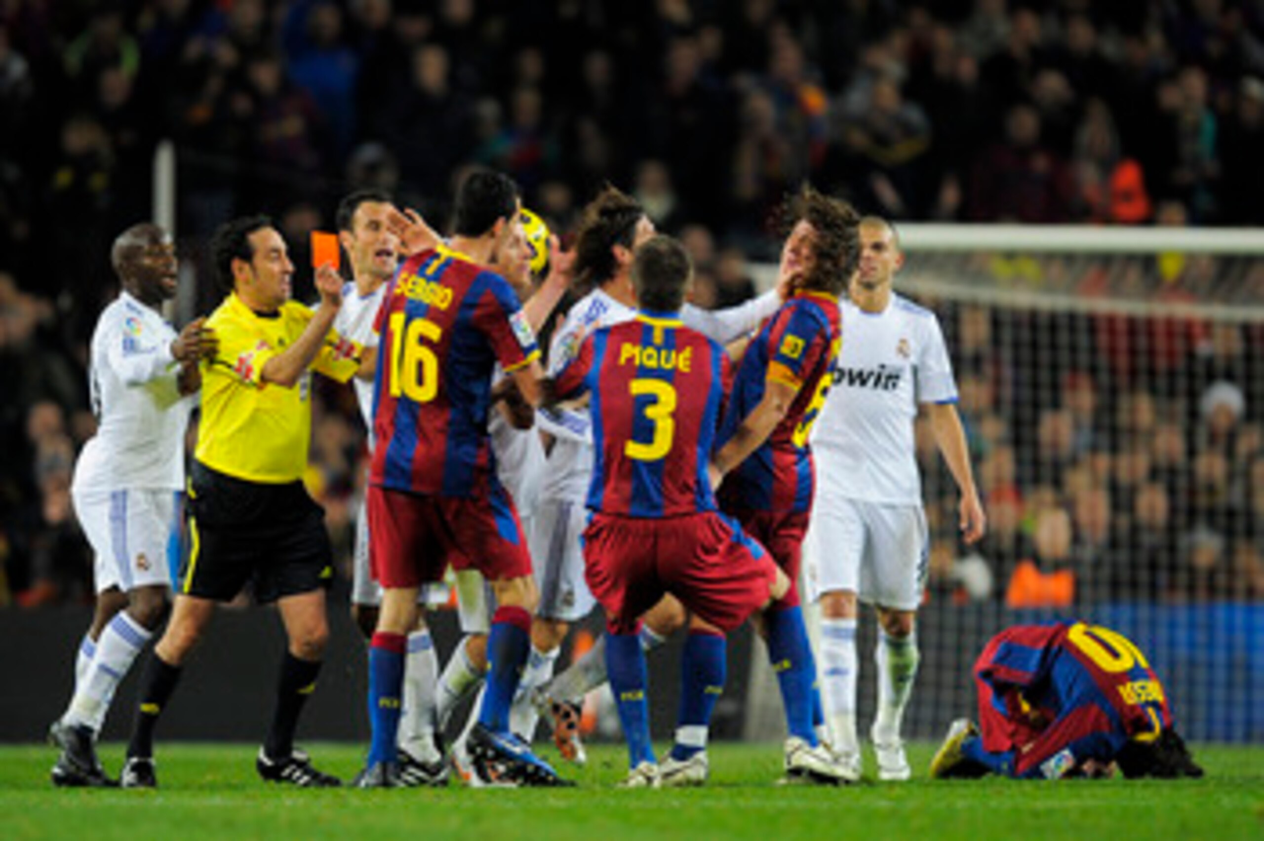 BARCELONA, SPAIN - NOVEMBER 29:  Sergio Ramos of Real Madrid pushes the Carles Puyol's face during the La Liga match between Barcelona and Real Madrid at the Camp Nou Stadium on November 29, 2010 in Barcelona, Spain. Barcelona won the match 5-0.  (Photo b