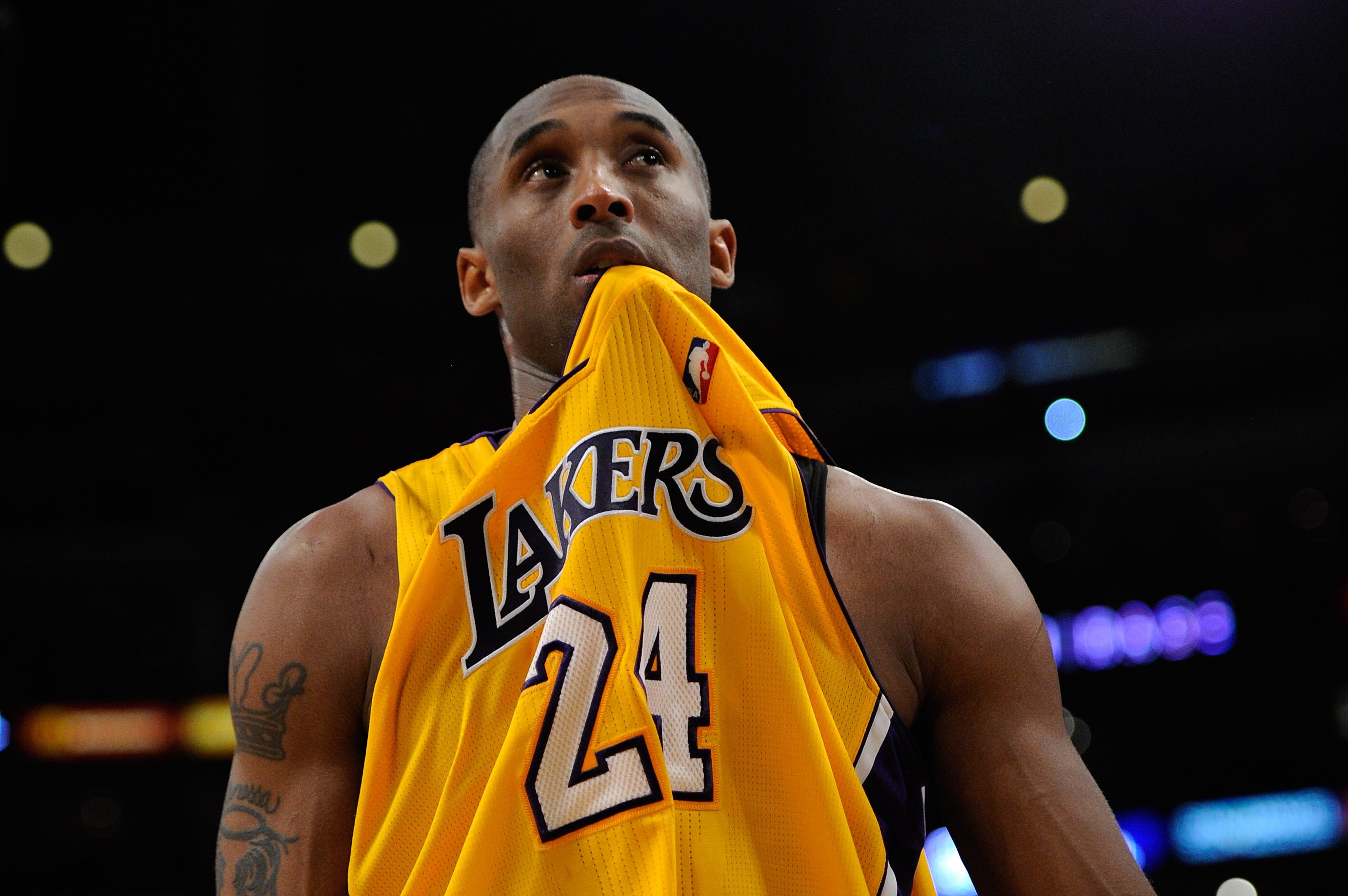 LOS ANGELES, CA - MAY 02:  Kobe Bryant #24 of the Los Angeles Lakers reacts late in the fourth quarter while taking on the Dallas Mavericks in Game One of the Western Conference Semifinals in the 2011 NBA Playoffs at Staples Center on May 2, 2011 in Los A