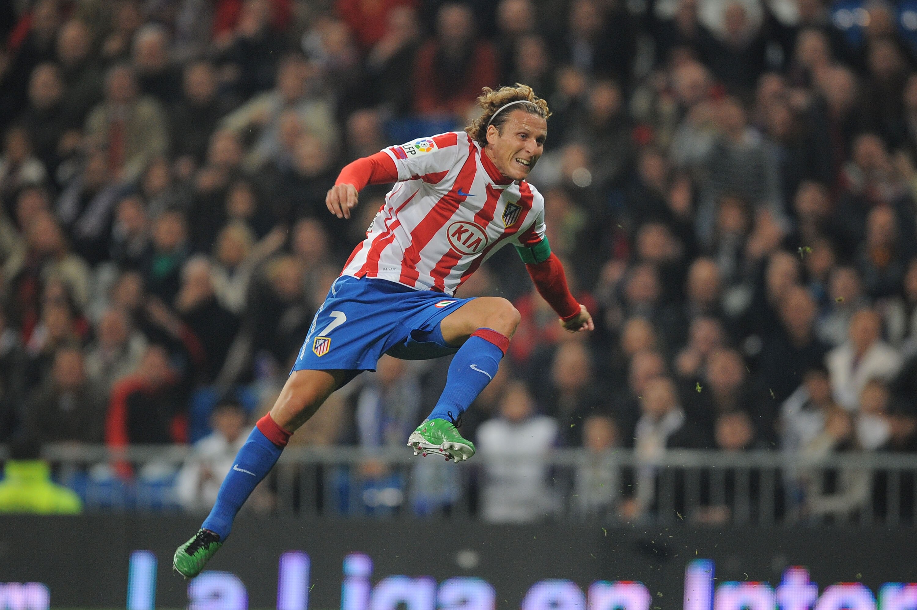 MADRID, SPAIN - JANUARY 13: Diego Forlan of Atletico Madrid in action during the Copa del Rey quarter final first leg match between Real Madrid and Atletico Madrid at Estadio Santiago Bernabeu on January 13, 2011 in Madrid, Spain.  (Photo by Denis Doyle/G