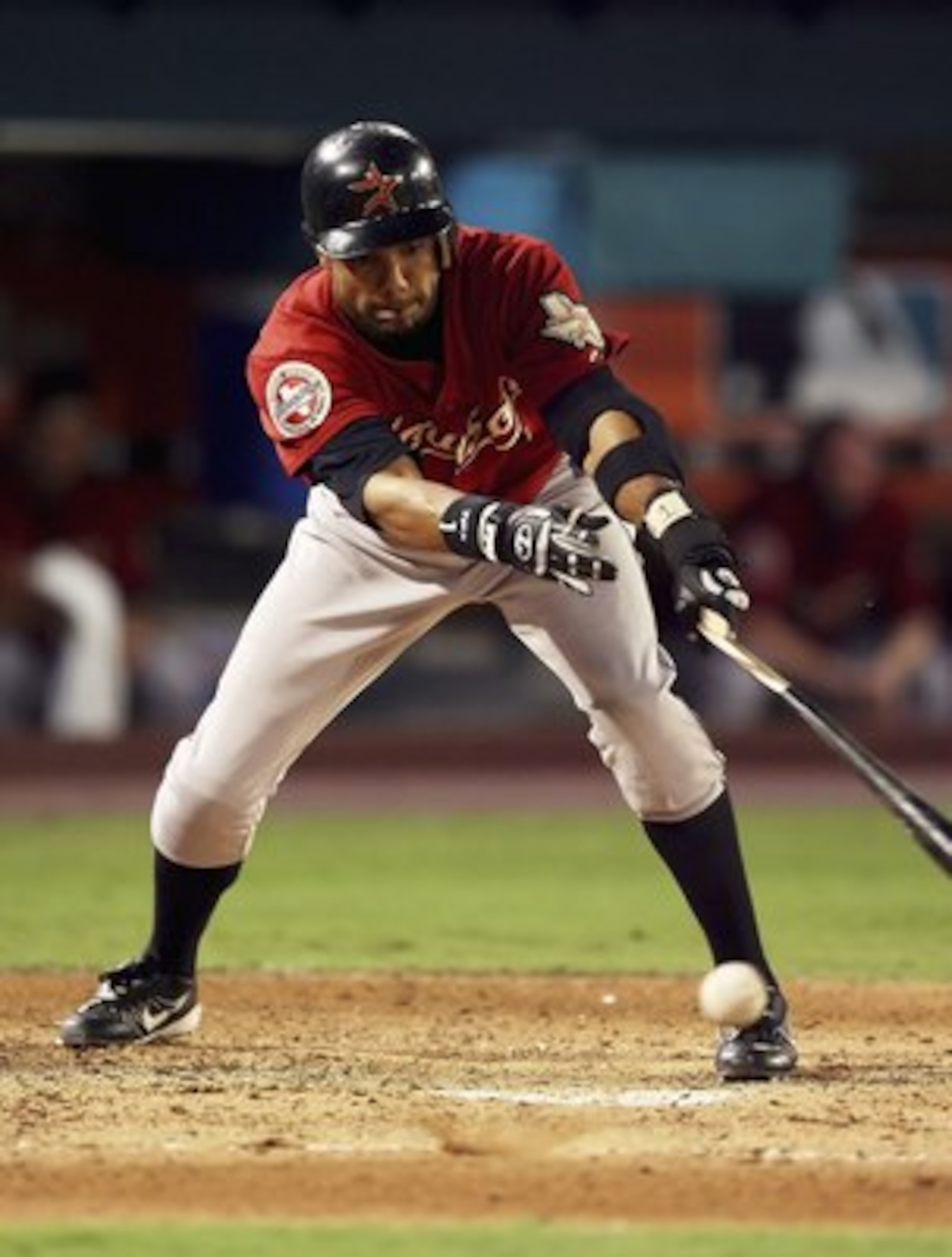 MIAMI - JULY 14:  Willy Taveras #1 of the Houston Astros breaks his bat on a foul ball in the 5th inning against the Florida Marlins at Dolphin Stadium on July 14, 2006 in Miami, Florida.  (Photo by Doug Benc/Getty Images)