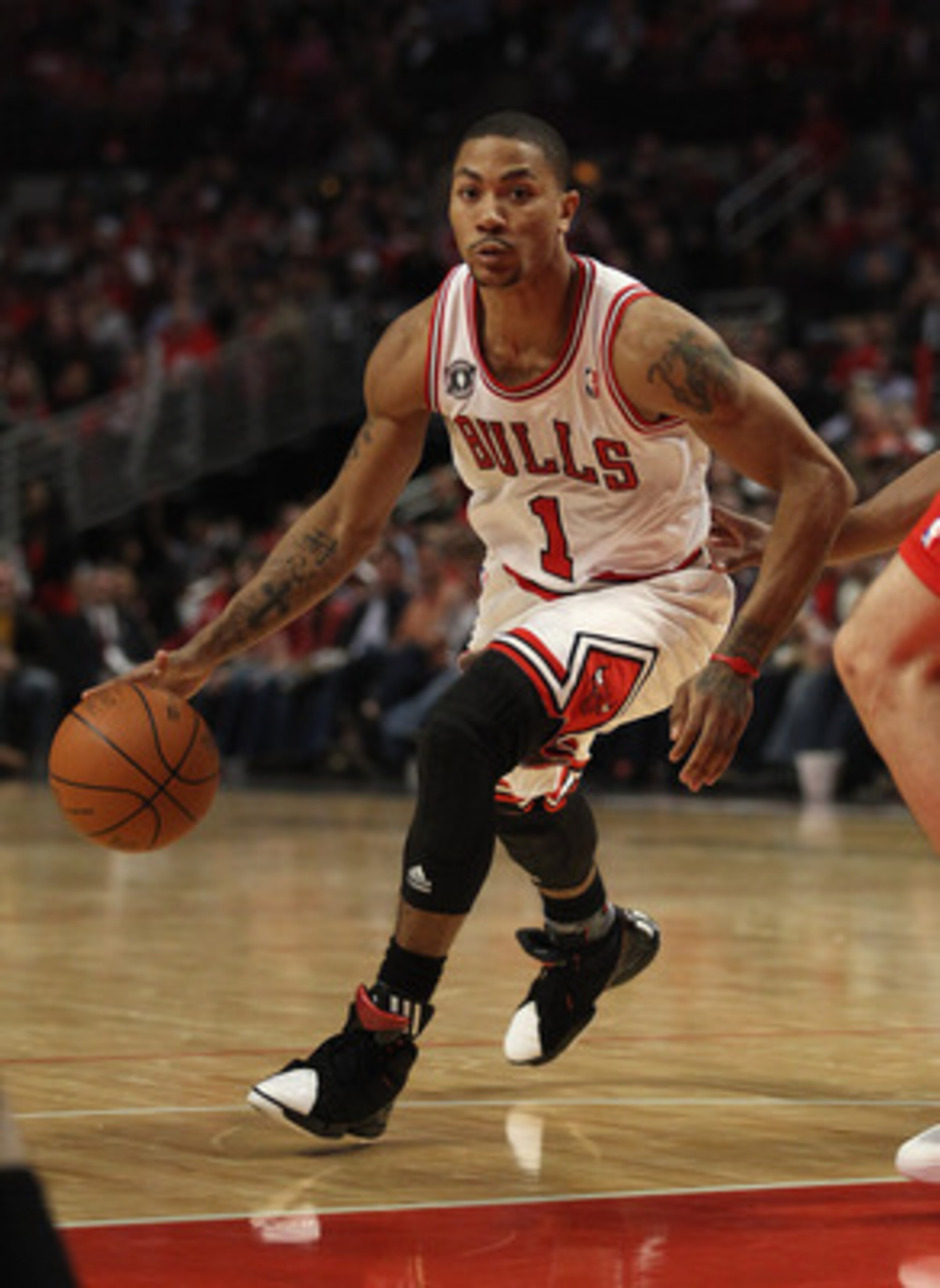 CHICAGO, IL - MAY 02: Derrick Rose #1 of the Chicago Bulls drives against the Atlanta Hawks in Game One of the Eastern Conference Semifinals in the 2011 NBA Playoffs at the United Center on May 2, 2011 in Chicago, Illinois. The Hawks defeated the Bulls 10