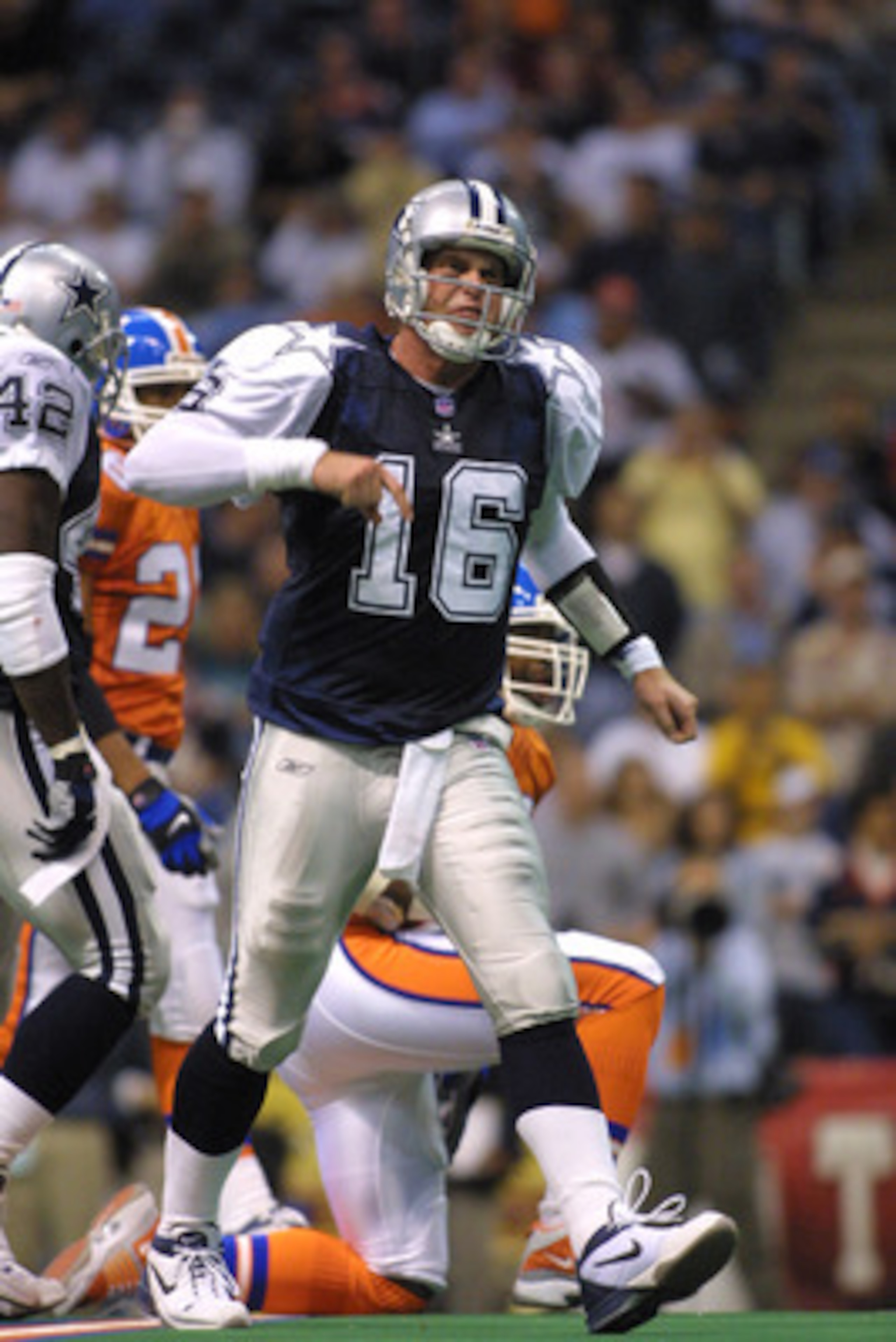 22 Nov 2001 : Quarterback Ryan Leaf of the Dallas Cowboys reacts to the game against the Denver Broncos during the game at Texas Stadium in Irving, Texas. The Broncos won 26-24. DIGITAL IMAGE. Mandatory Credit: Ronald Martinez/Getty Images