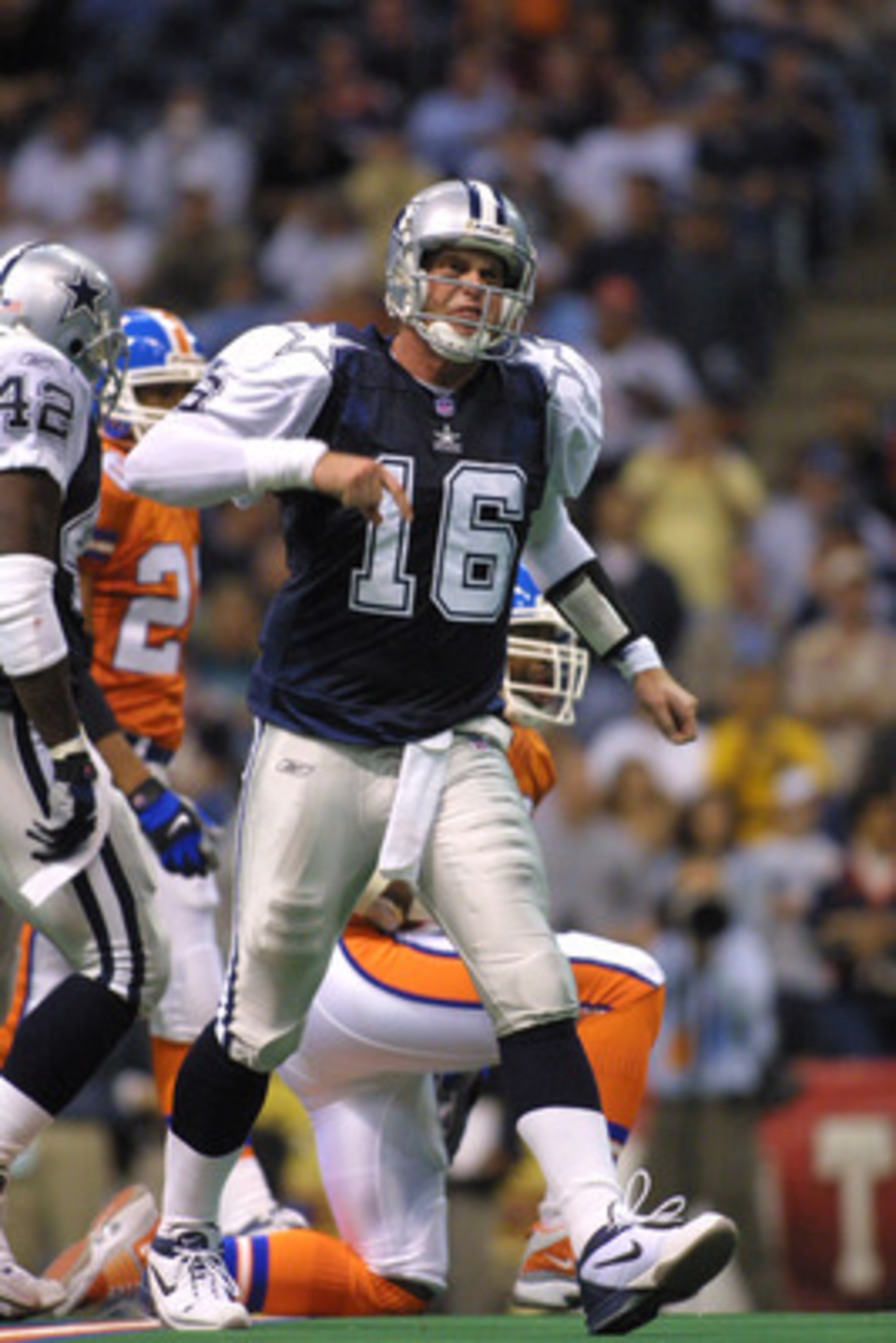 22 Nov 2001 : Quarterback Ryan Leaf of the Dallas Cowboys reacts to the game against the Denver Broncos during the game at Texas Stadium in Irving, Texas. The Broncos won 26-24. DIGITAL IMAGE. Mandatory Credit: Ronald Martinez/Getty Images 22 Nov 2001 : Quarterback Ryan Leaf of the Dallas Cowboys reacts to the game against the Denver Broncos during the game at Texas Stadium in Irving, Texas. The Broncos won 26-24. DIGITAL IMAGE. Mandatory Credit: Ronald Martinez/Getty Images