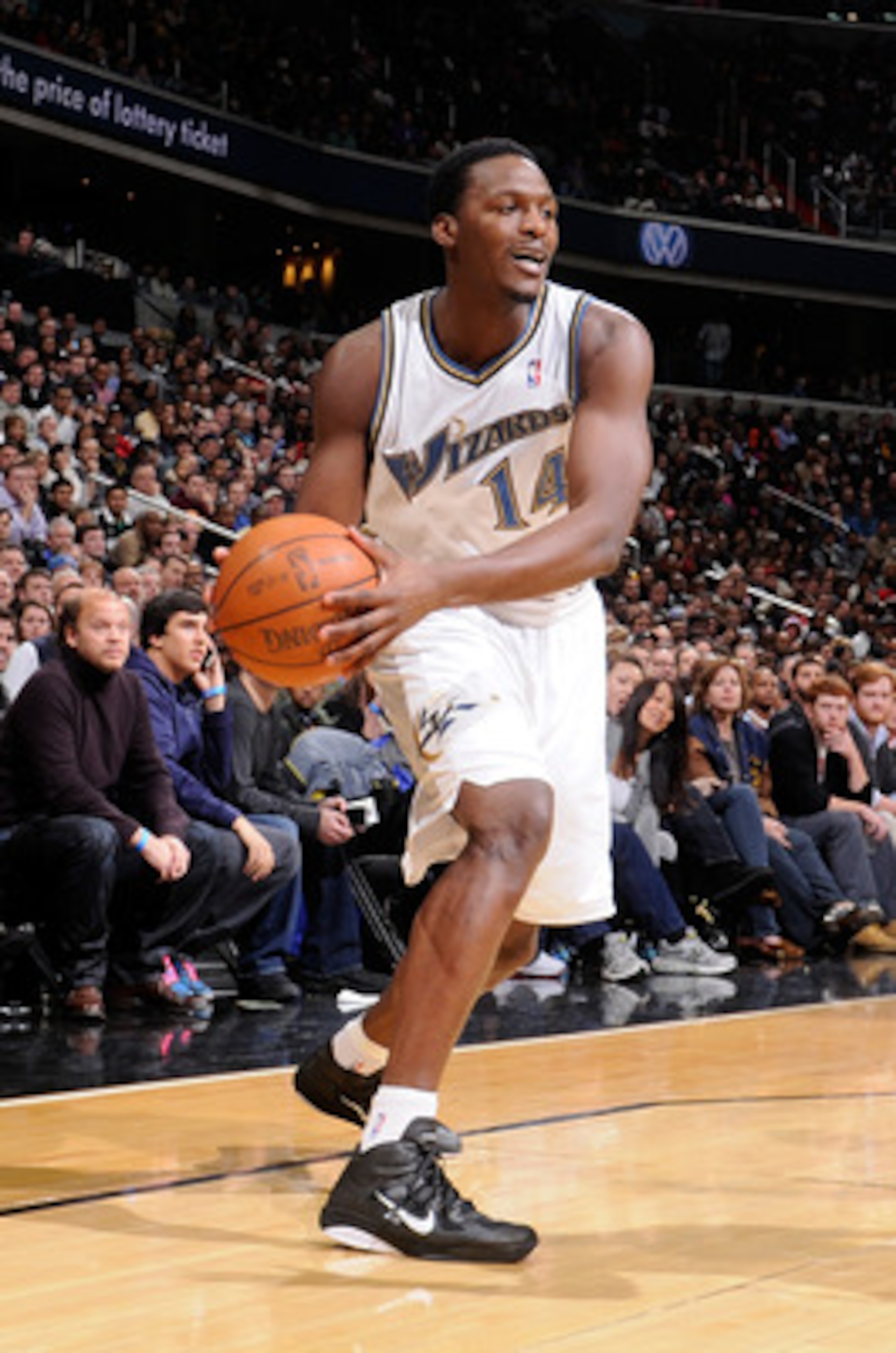 WASHINGTON, DC - DECEMBER 18:  Al Thornton #14 of the Washington Wizards  handles the ball against the Miami Heat at the Verizon Center on December 18, 2010 in Washington, DC. NOTE TO USER: User expressly acknowledges and agrees that, by downloading and o