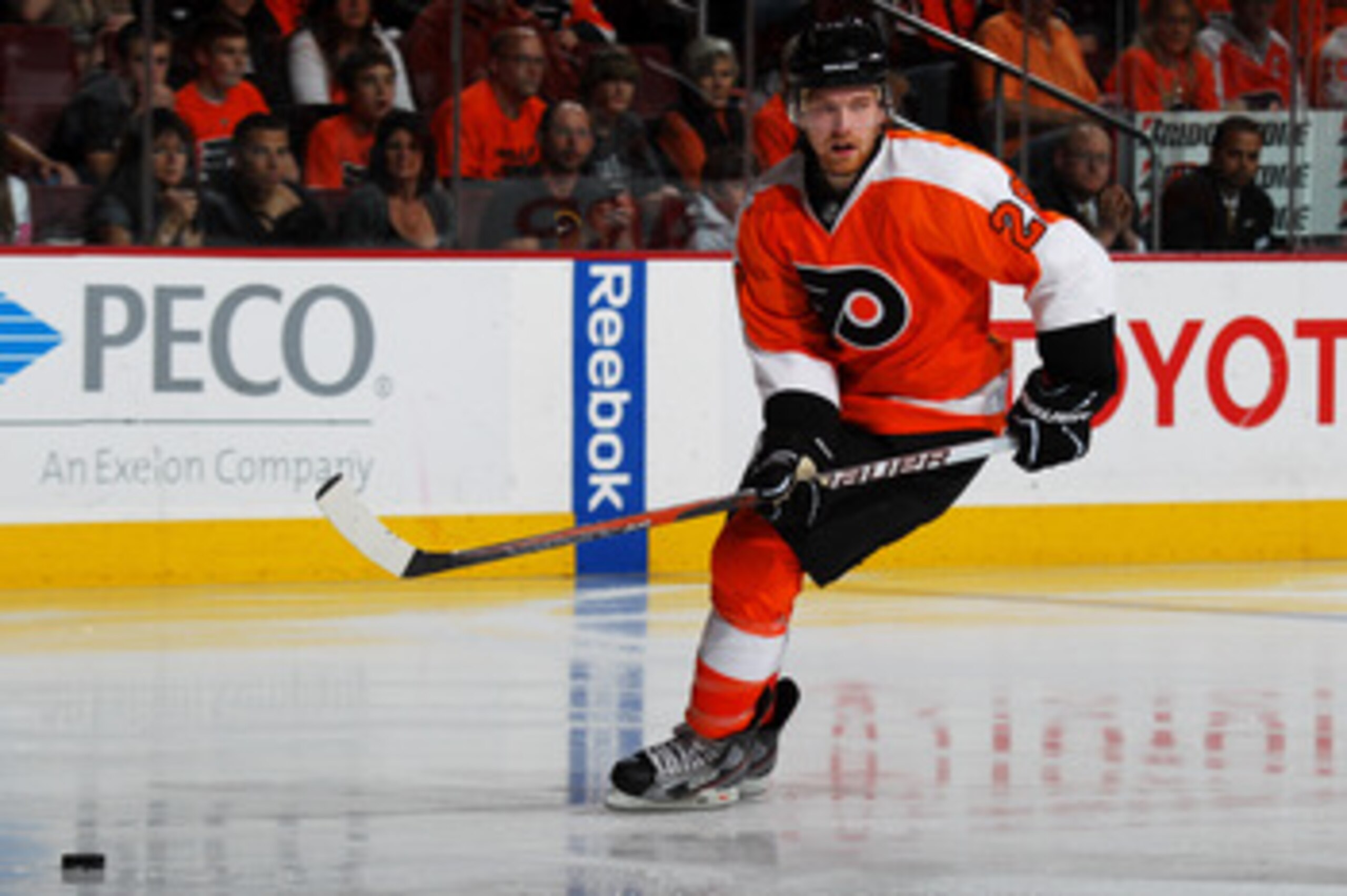 PHILADELPHIA, PA - APRIL 22:  Claude Giroux #28 of the Philadelphia Flyers controls the puck against the Buffalo Sabres in Game Five of the Eastern Conference Quarterfinals during the 2011 NHL Stanley Cup Playoffs at Wells Fargo Center on April 22, 2011 i