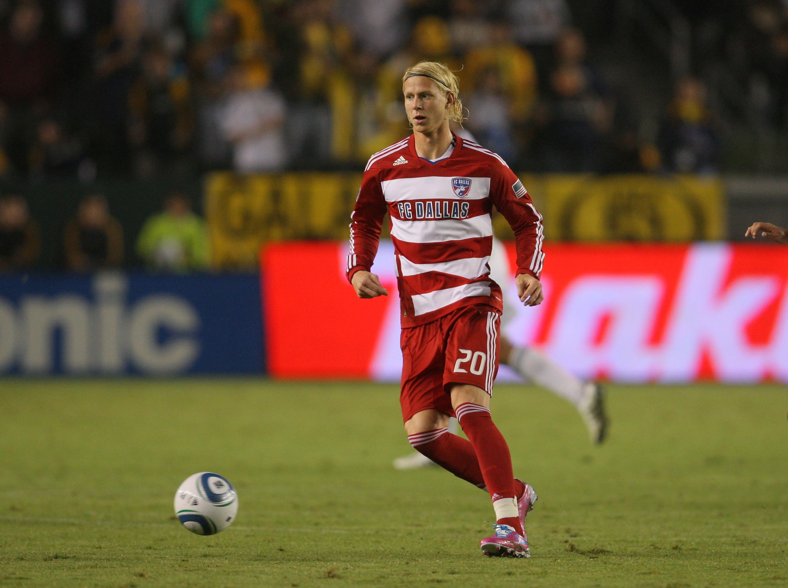 CARSON, CA - OCTOBER 24:  Brek Shea #20 of FC Dallas passes the ball in the second half during the MLS match against the Los Angeles Galaxy on October 24, 2010 in Carson, California.  (Photo by Victor Decolongon/Getty Images)