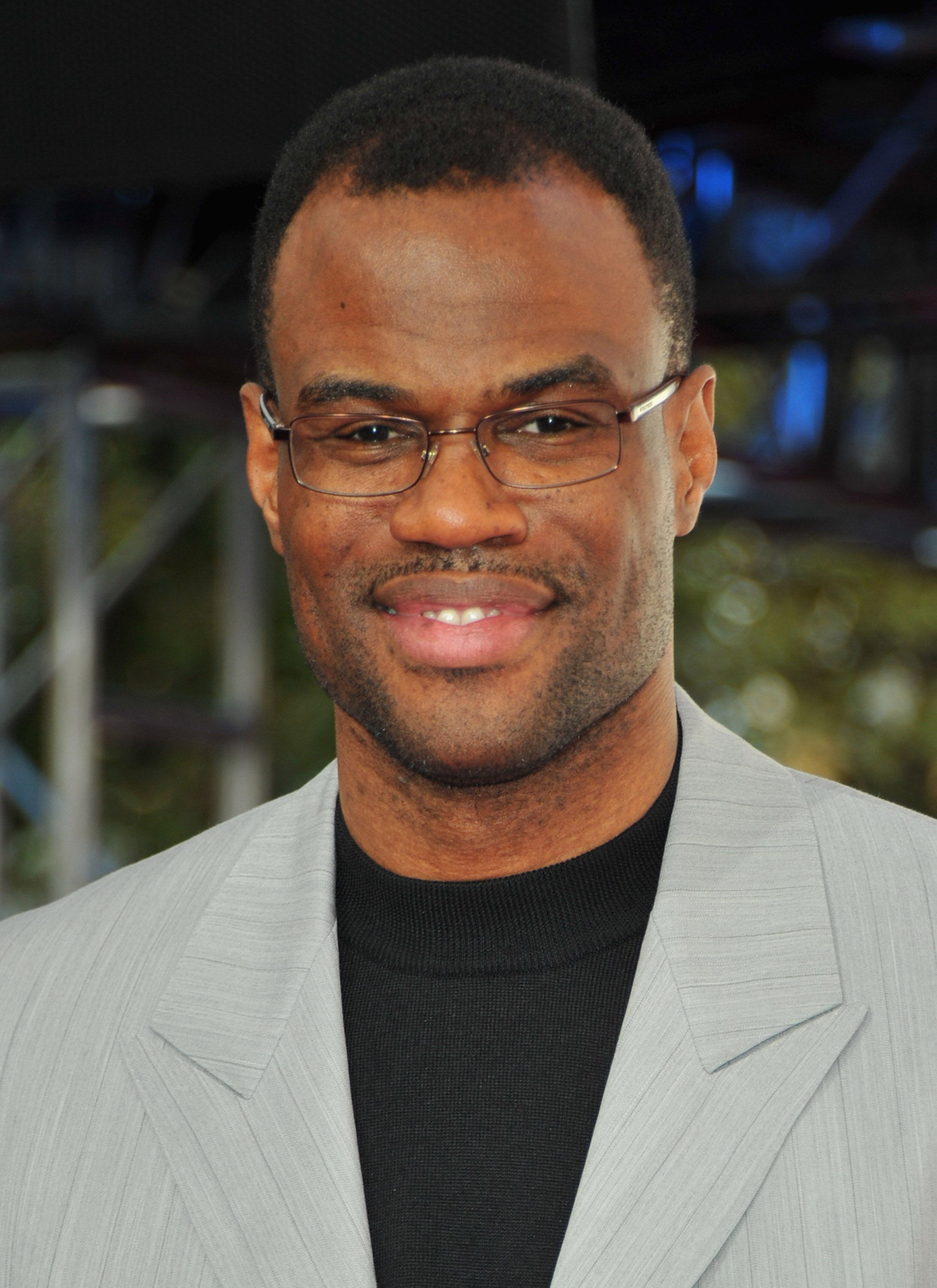 LOS ANGELES, CA - FEBRUARY 20:  Former NBA player David Robinson arrives to the T-Mobile Magenta Carpet at the 2011 NBA All-Star Game on February 20, 2011 in Los Angeles, California.  (Photo by Alberto E. Rodriguez/Getty Images)