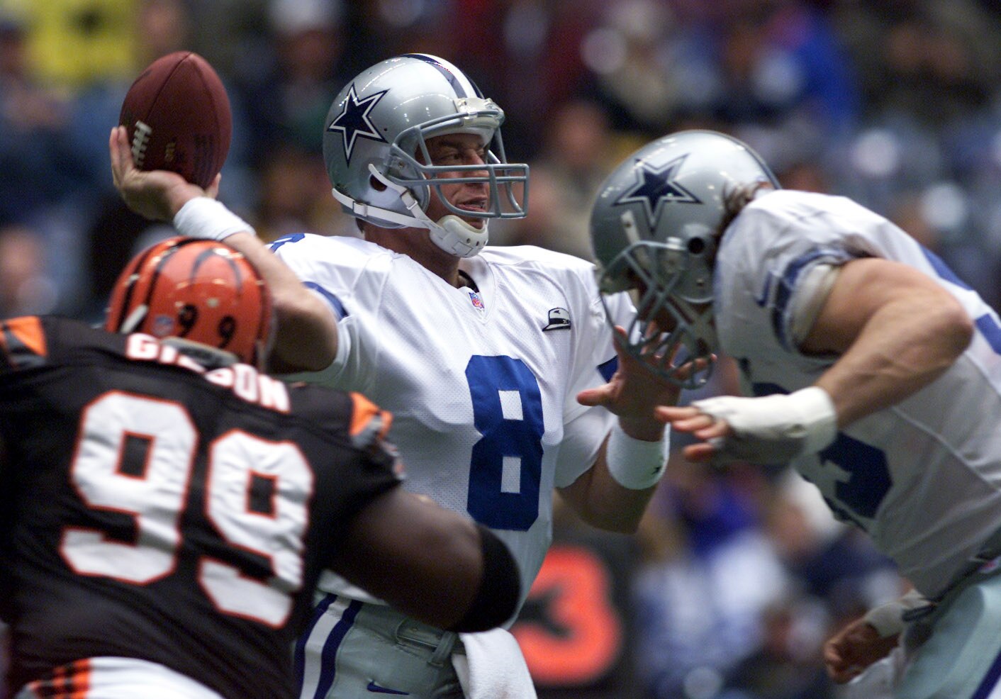 12 Nov 2000:  Quarterback Troy Aikman #8 of the Dallas Cowboys in action against the Cincinnati Bengals during the first half of their game at Texas Stadium in Irving, Texas. Mandatory Credit: Jamie Squire/ALLSPORT
