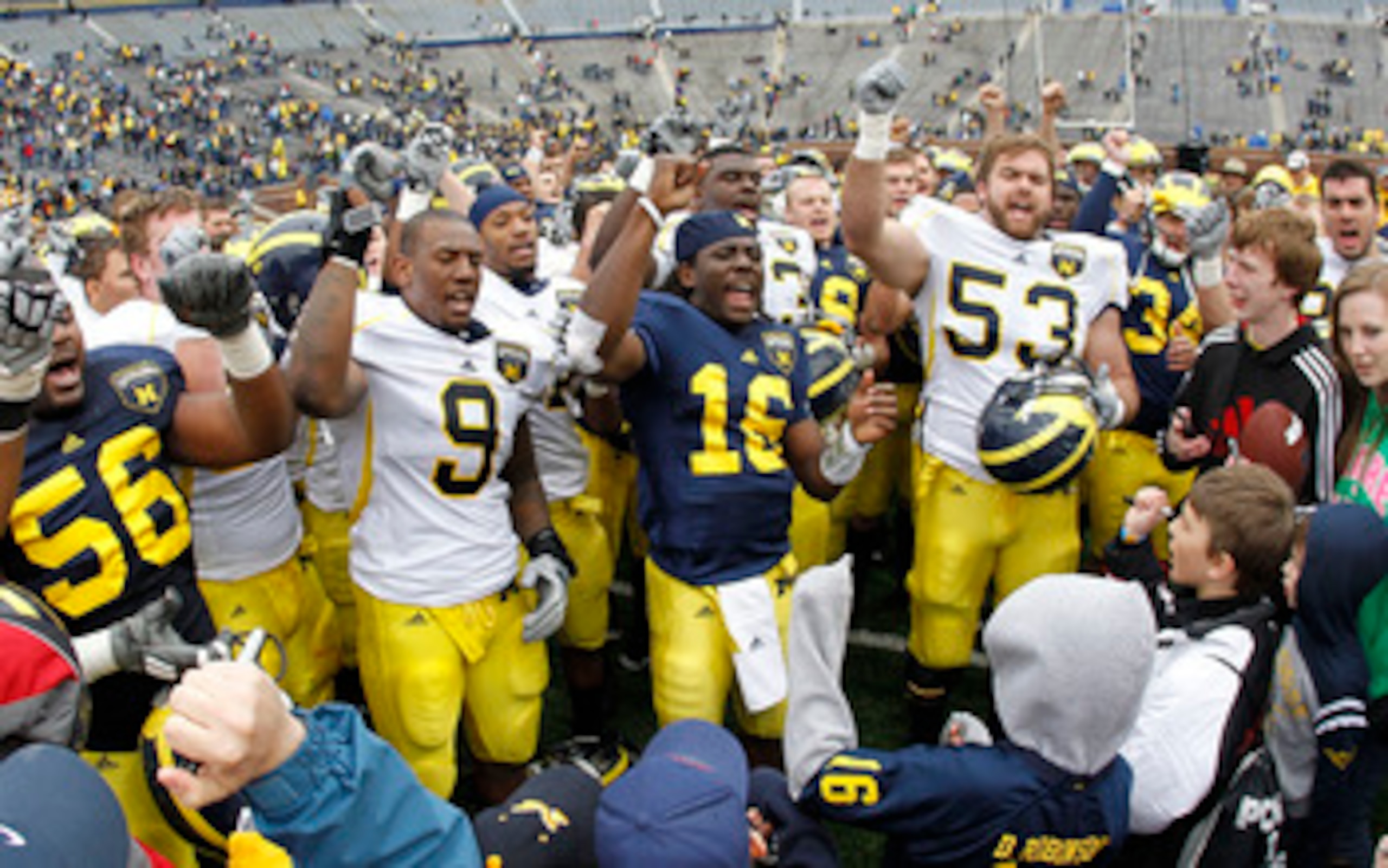 ANN ARBOR, MI - APRIL 16: Denard Robinson #16 of the Michigan Wolverines leads the a cheer at the end of the annual Spring Game at Michigan Stadium on April 16, 2011 in Ann Arbor, Michigan.  (Photo by Leon Halip/Getty Images)