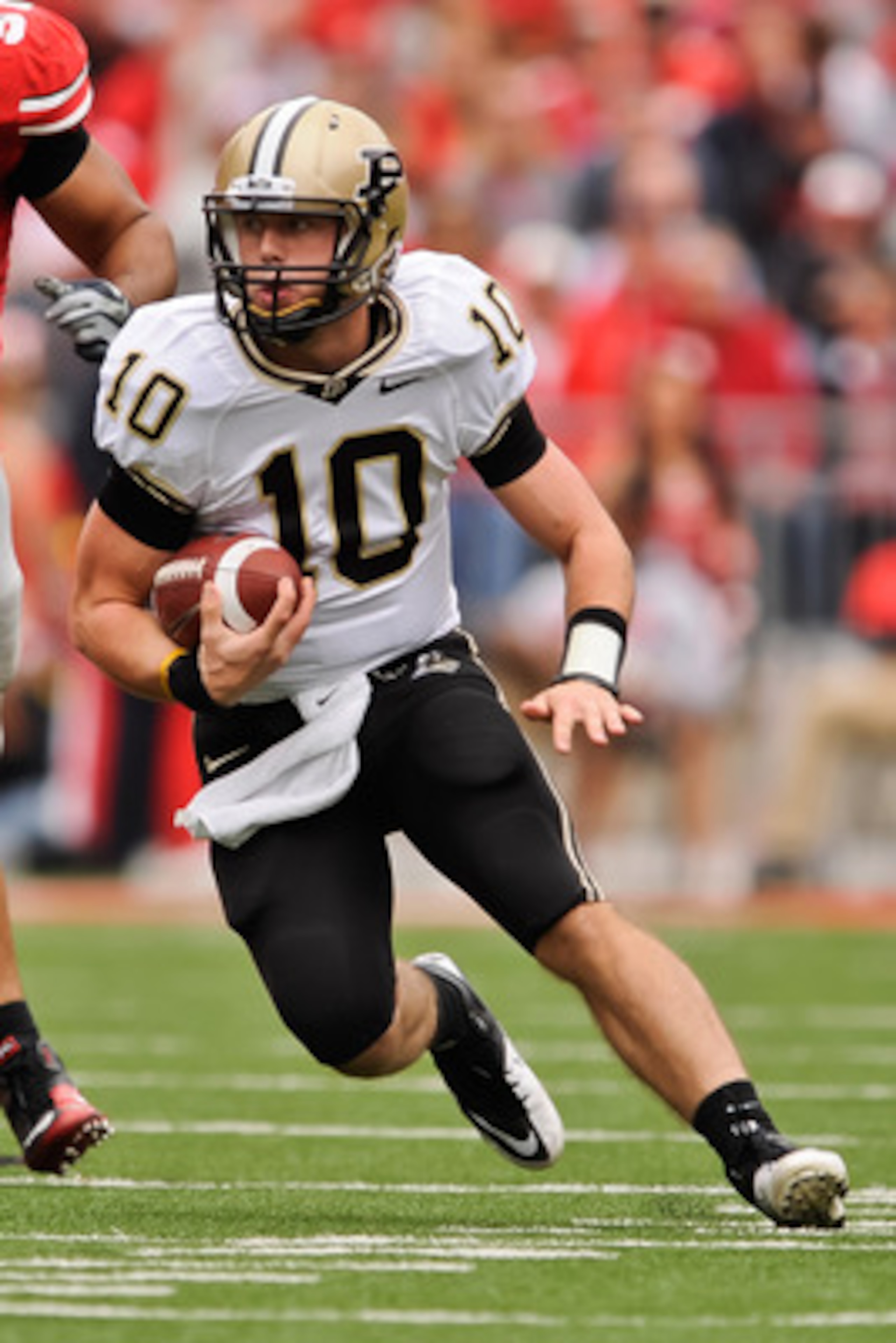 COLUMBUS, OH - OCTOBER 23:  Quarterback Sean Robinson #10 of the Purdue Boilermakers runs with the ball against the Ohio State Buckeyes at Ohio Stadium on October 23, 2010 in Columbus, Ohio.  (Photo by Jamie Sabau/Getty Images)