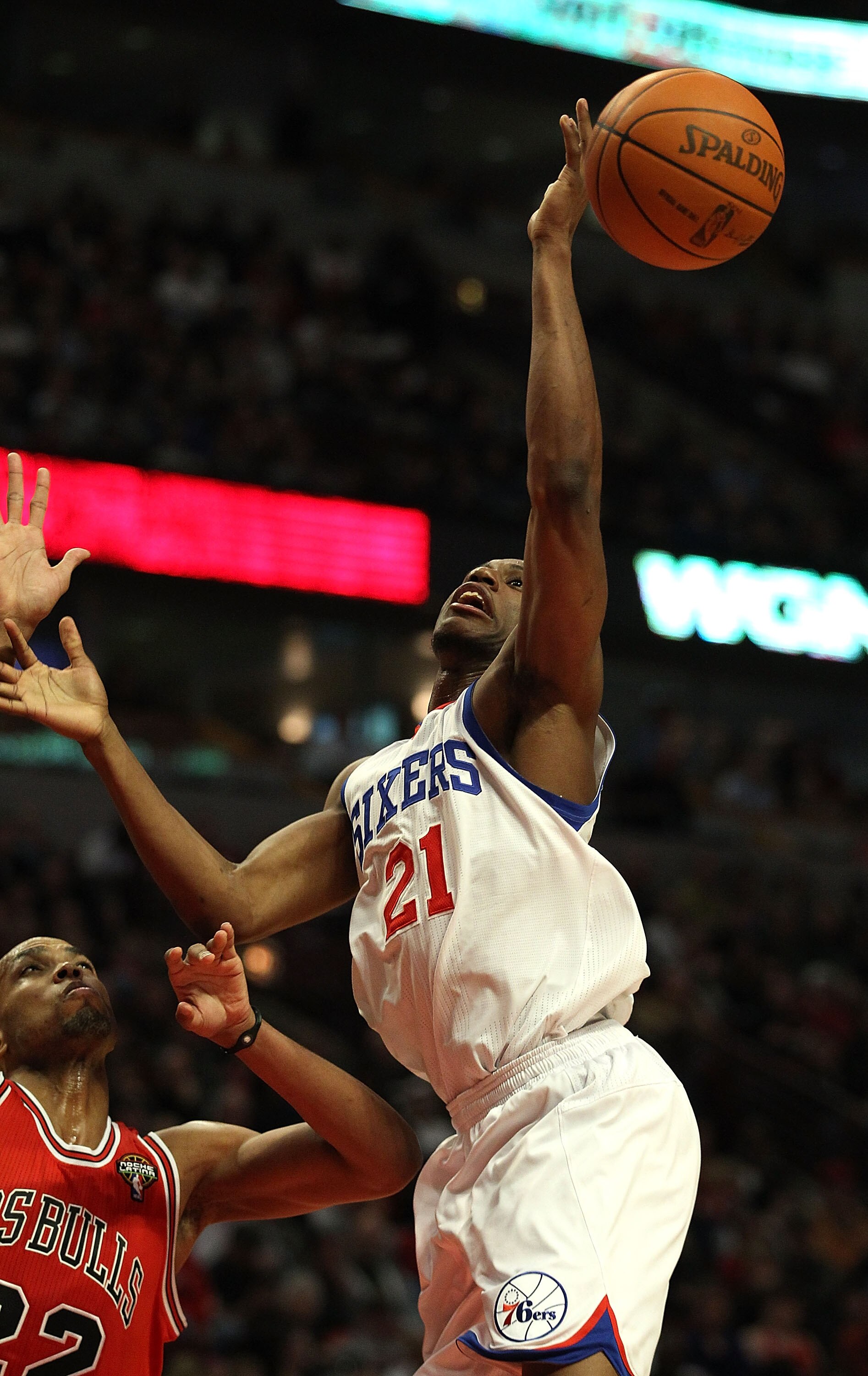 CHICAGO, IL - MARCH 28: Thaddeus Young #21 of the Philadelphia 76ers looses control of the ball going up for a shot against Taj Gibson #22 of the Chicago Bulls at the United Center on March 28, 2011 in Chicago, Illinois. NOTE TO USER: User expressly ackno