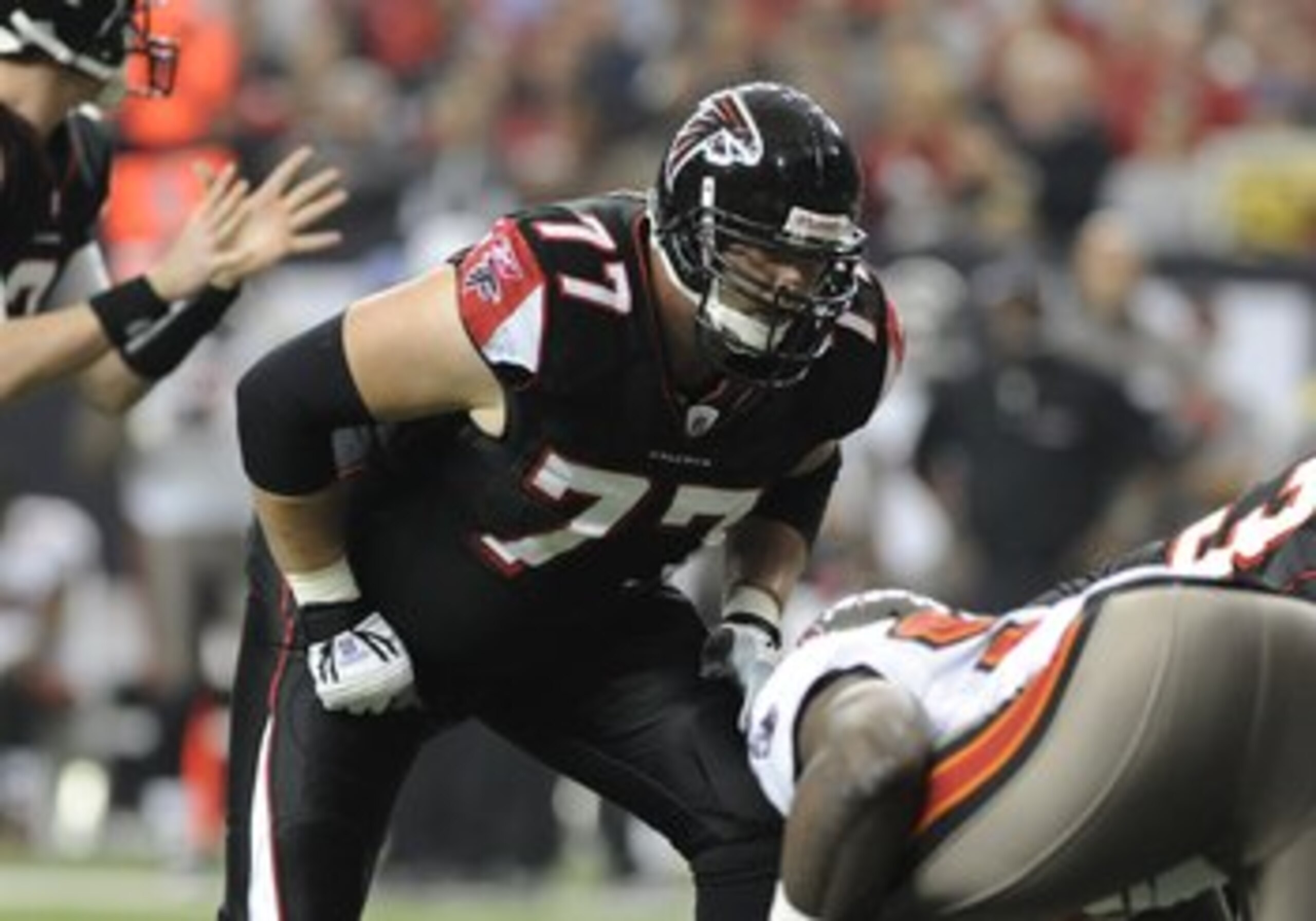 ATLANTA - DECEMBER 14:  Tackle Tyson Clabo #77 of the Atlanta Falcons lines up against the Tampa Bay Buccaneers  at the Georgia Dome on December 14, 2008 in Atlanta, Georgia.  (Photo by Al Messerschmidt/Getty Images)