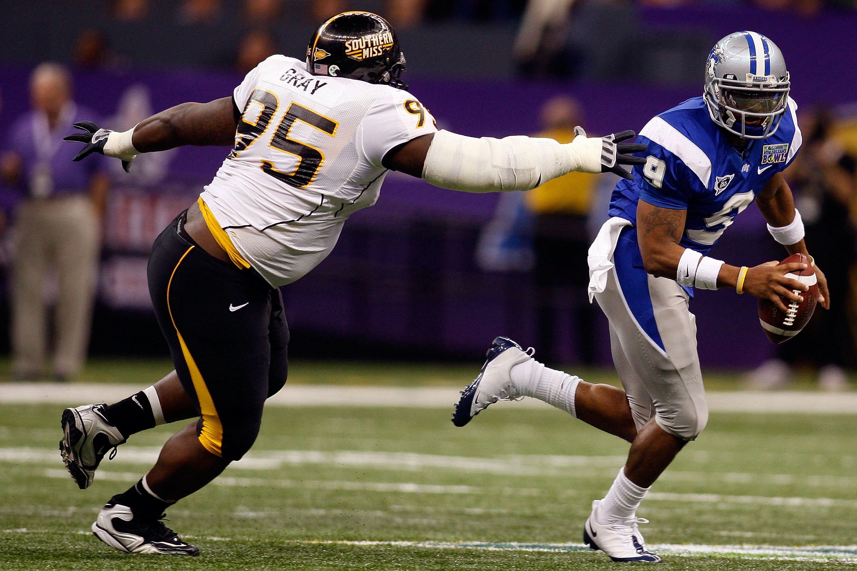 NEW ORLEANS - DECEMBER 20:  Dwight Dasher #9 of the Middle Tennessee Blue Raiders avoids a tackle by Anthony Gray #95 of the Southern Miss Golden Eagles during the R+L Carriers New Orleans Bowl at the Louisiana Superdome on December 20, 2009 in New Orlean