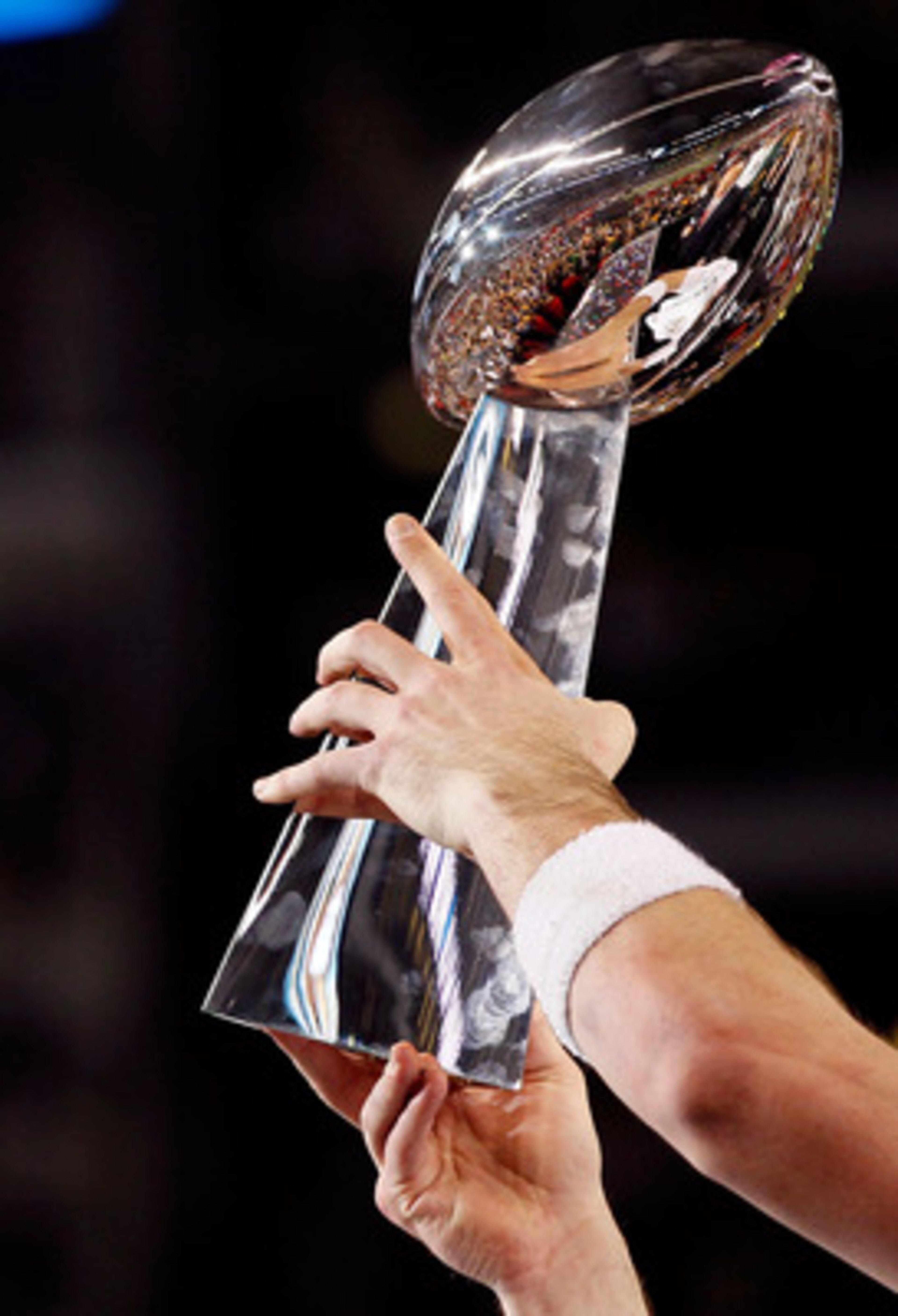 ARLINGTON, TX - FEBRUARY 06: Quarterback Aaron Rodgers #12 of the Green Bay Packers holds up the VInce Lombardi trophy after the Packers won 31-25 against the Pittsburgh Steelers during Super Bowl XLV at Cowboys Stadium on February 6, 2011 in Arlington, ARLINGTON, TX - FEBRUARY 06: Quarterback Aaron Rodgers #12 of the Green Bay Packers holds up the VInce Lombardi trophy after the Packers won 31-25 against the Pittsburgh Steelers during Super Bowl XLV at Cowboys Stadium on February 6, 2011 in Arlington,