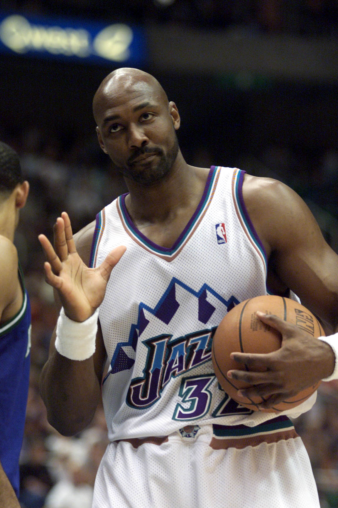 21 Apr 2001:  Karl Malone #32 of the Utah Jazz during game one of the NBA playoffs against the Dallas Mavericks at the Delta Center in Salt Lake City, Utah.  The Jazz won 88-86.  DIGITAL IMAGE.  Mandatory Credit: Brian Bahr/Allsport