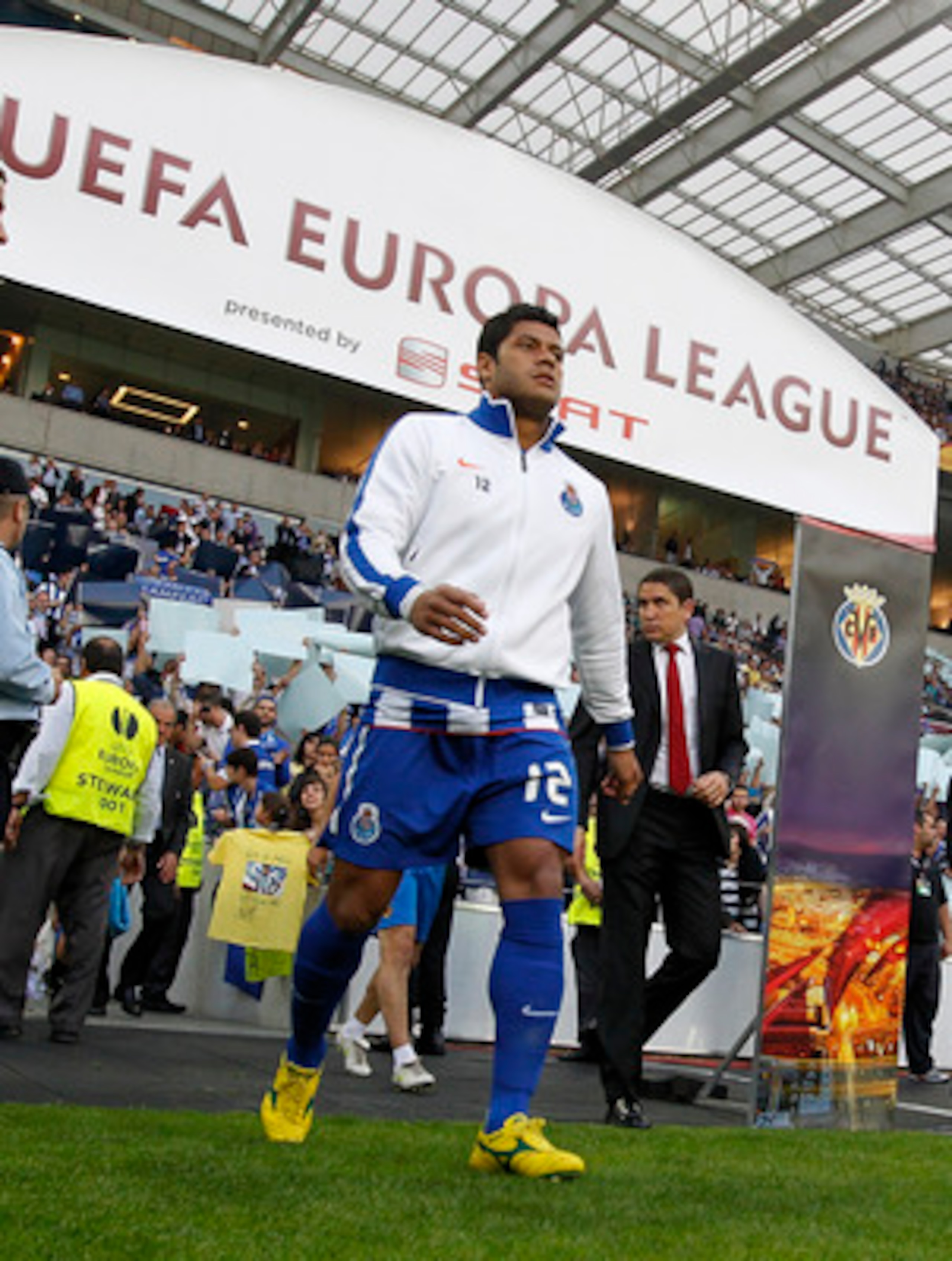 PORTO, PORTUGAL - APRIL 28:  Givalnildo Vieira 'Hulk' of FC Porto walks onto the pitch prior of the UEFA Europa League semi final first leg match between FC Porto and Villarreal at Estadio do Dragao on April 28, 2011 in Porto, Portugal.  (Photo by Angel M